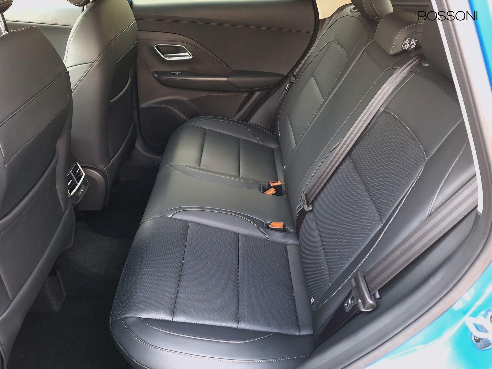 12 - Mg ZS 1.5 hybrid+ luxury auto