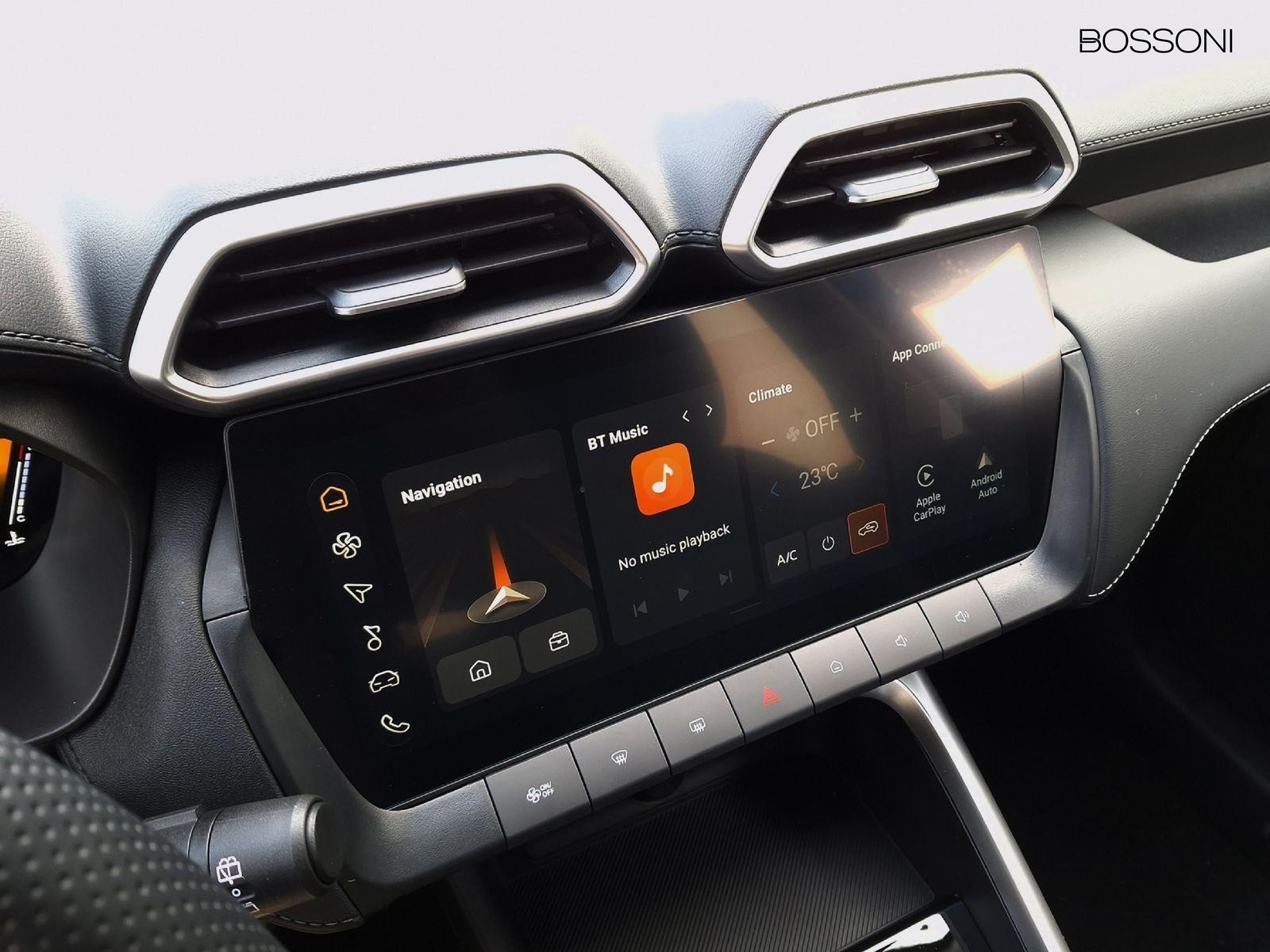 16 - Mg ZS 1.5 hybrid+ luxury auto