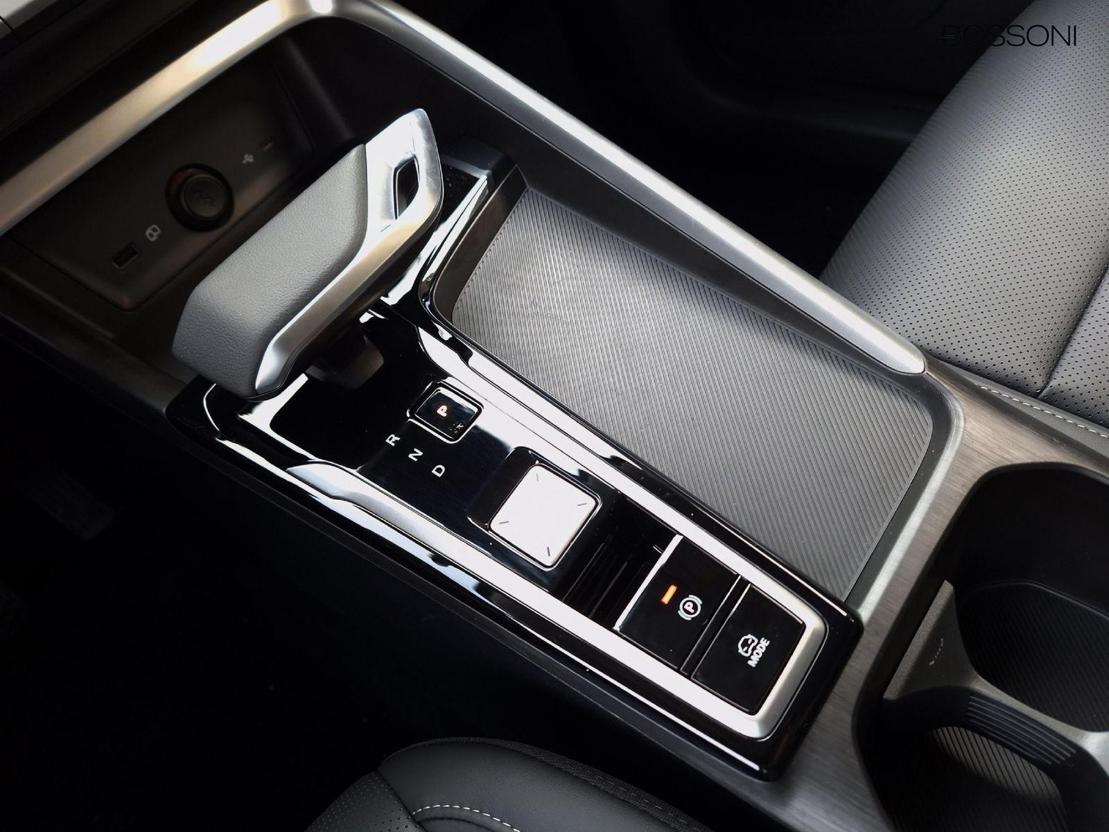 18 - Mg ZS 1.5 hybrid+ luxury auto