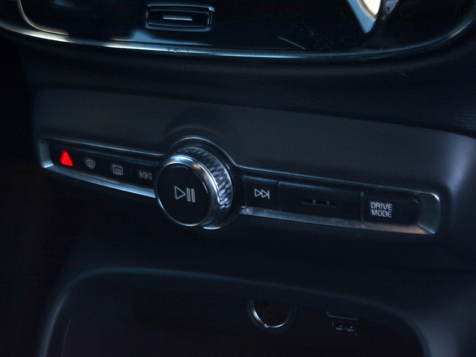 11 - Volvo XC40 1.5 t4 recharge plug-in-hybrid r-design geartronic my21