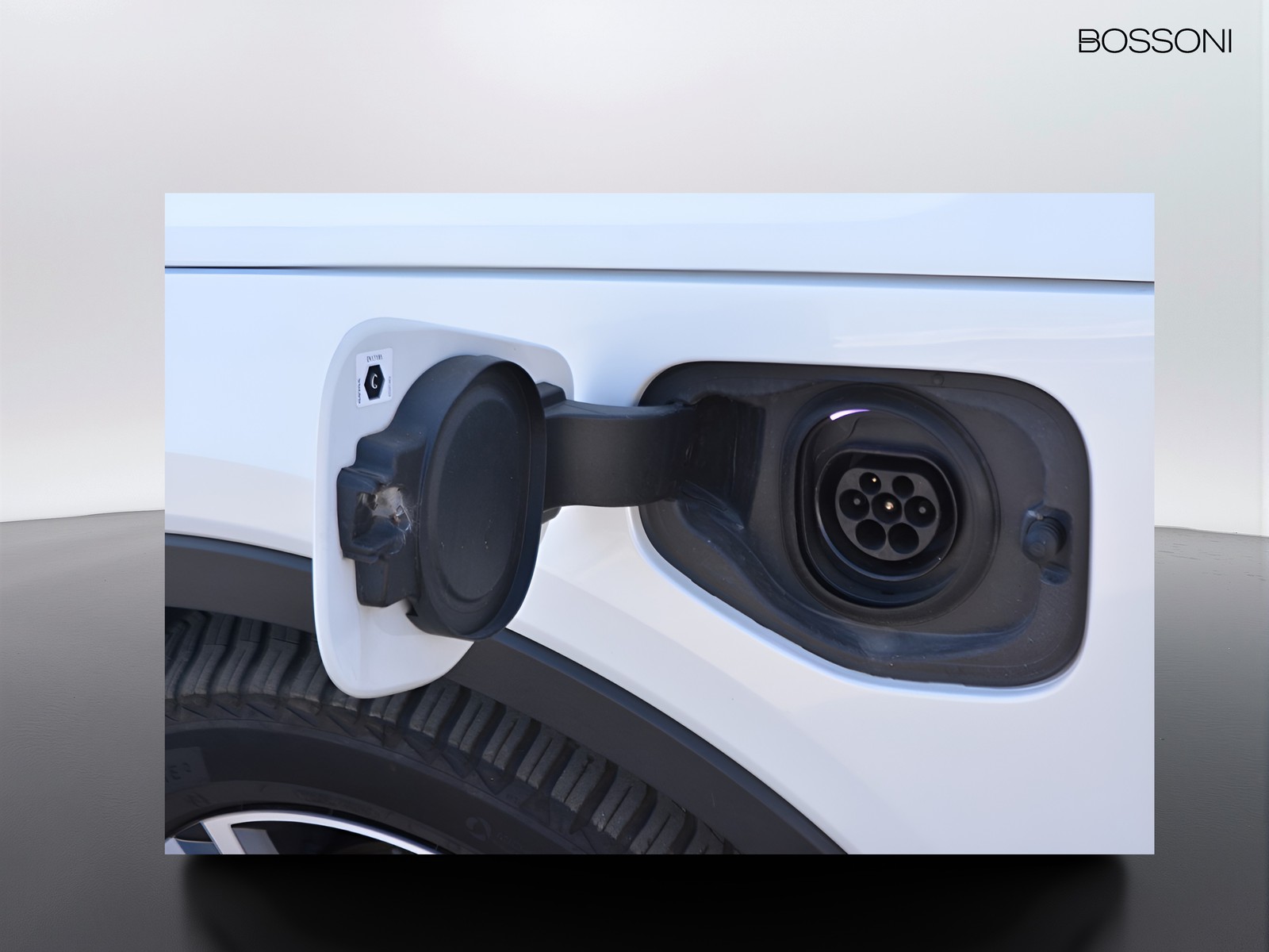 14 - Volvo XC40 1.5 t4 recharge plug-in-hybrid r-design geartronic my21