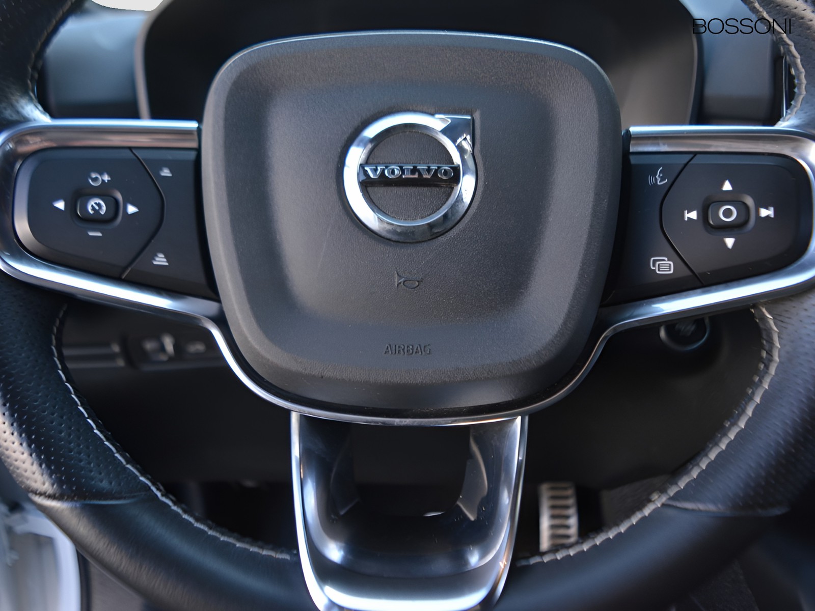 18 - Volvo XC40 1.5 t4 recharge plug-in-hybrid r-design geartronic my21