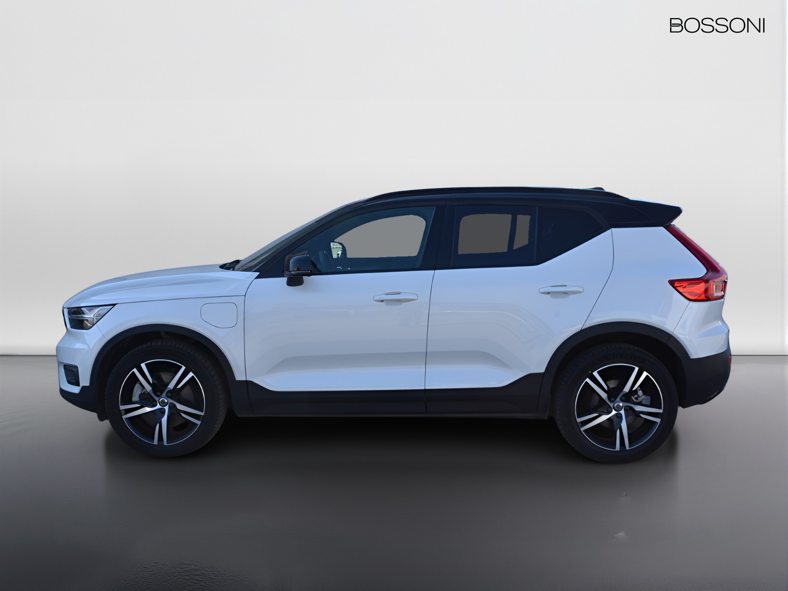 27 - Volvo XC40 1.5 t4 recharge plug-in-hybrid r-design geartronic my21