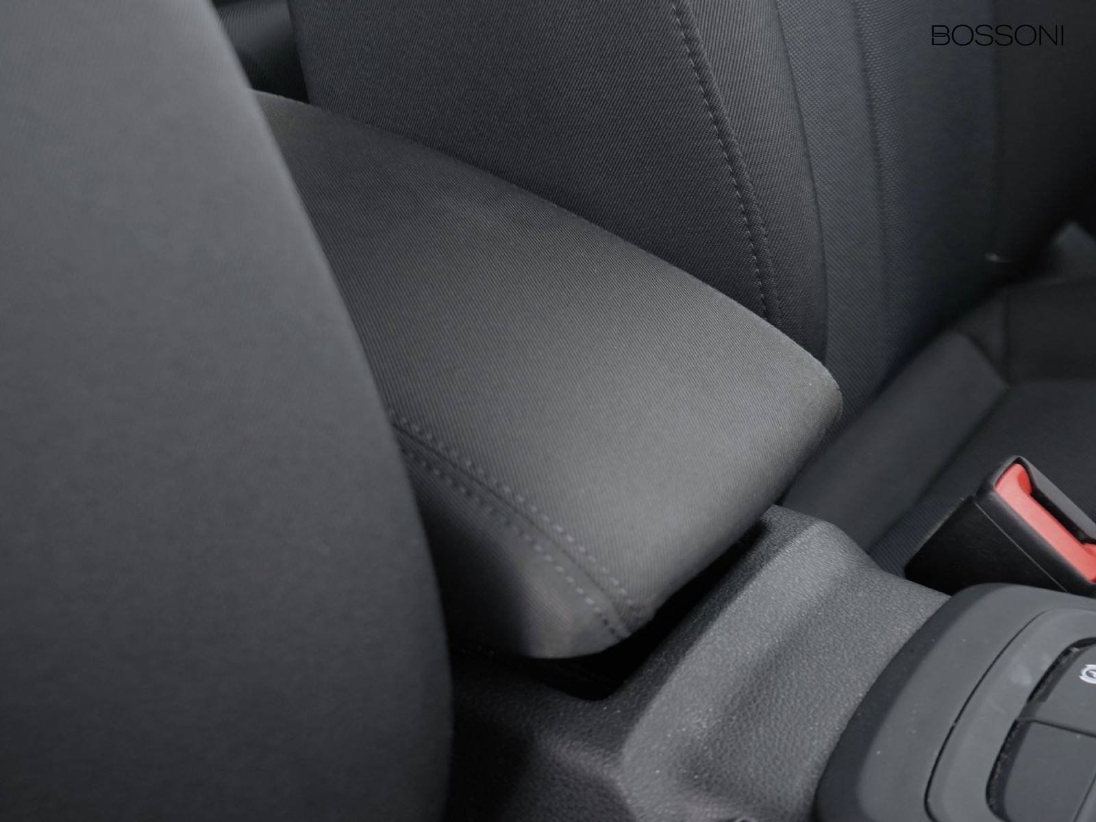 17 - Audi Q2 35 2.0 tdi admired advanced s tronic