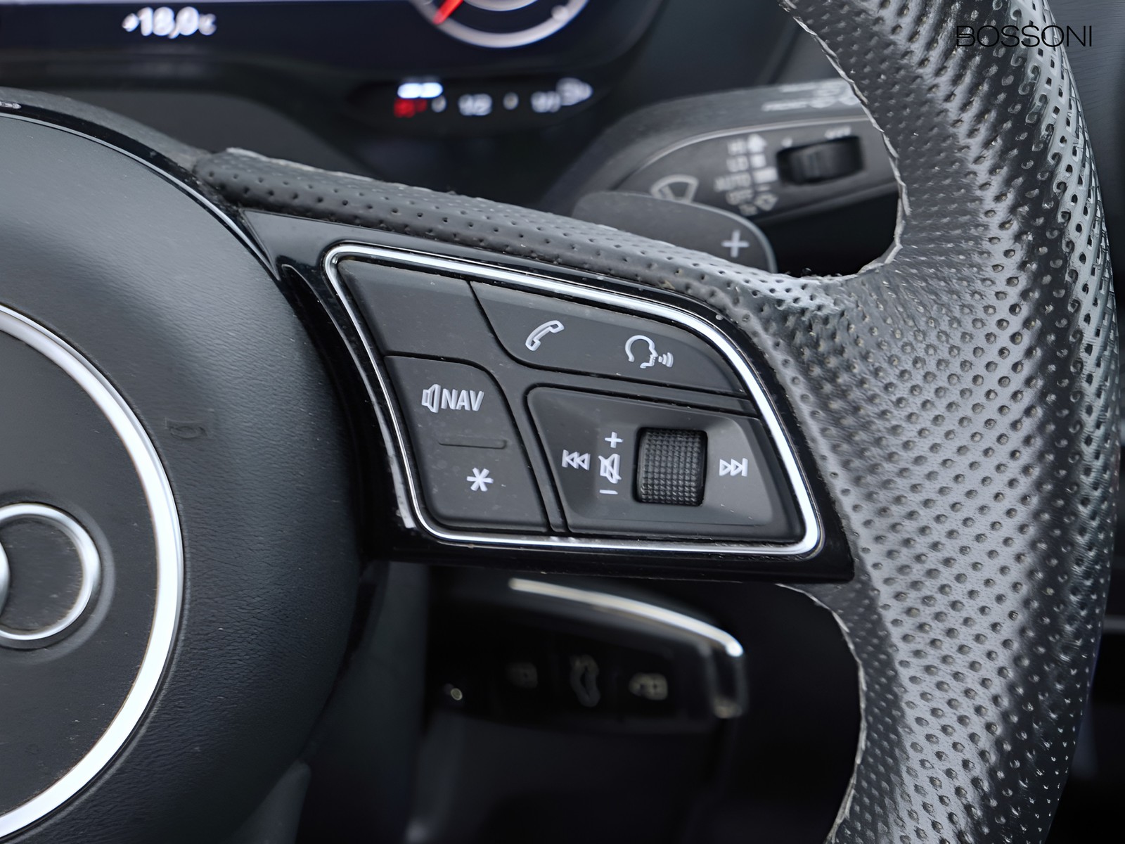 9 - Audi Q2 35 2.0 tdi identity black s tronic