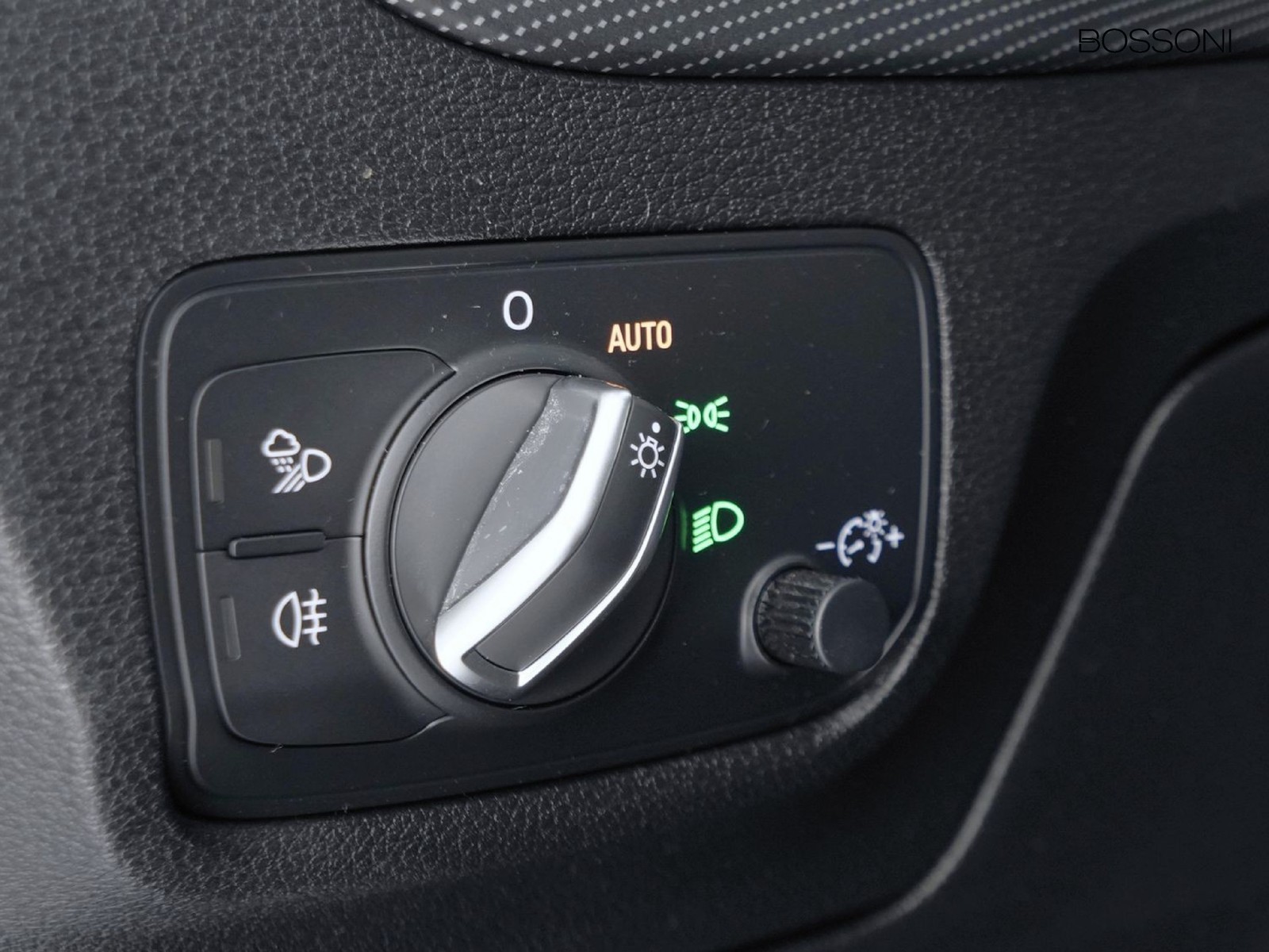 11 - Audi Q2 35 2.0 tdi identity black s tronic