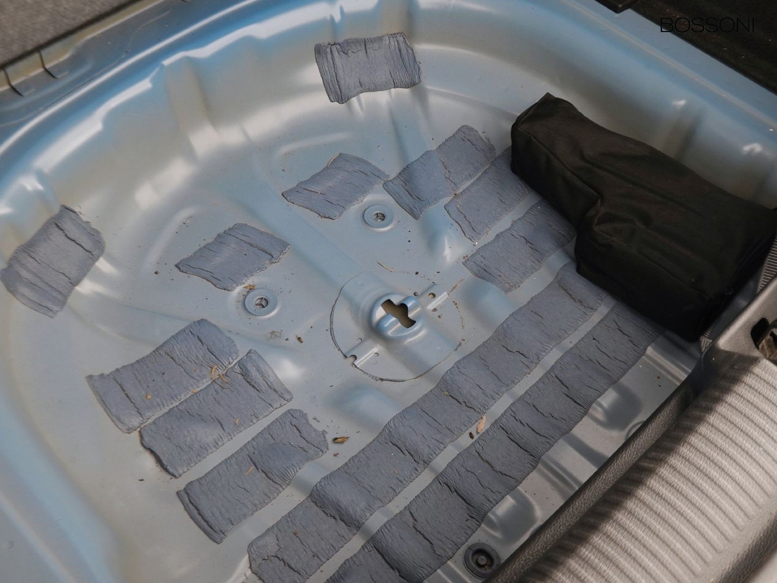 32 - Audi Q2 35 2.0 tdi identity black s tronic