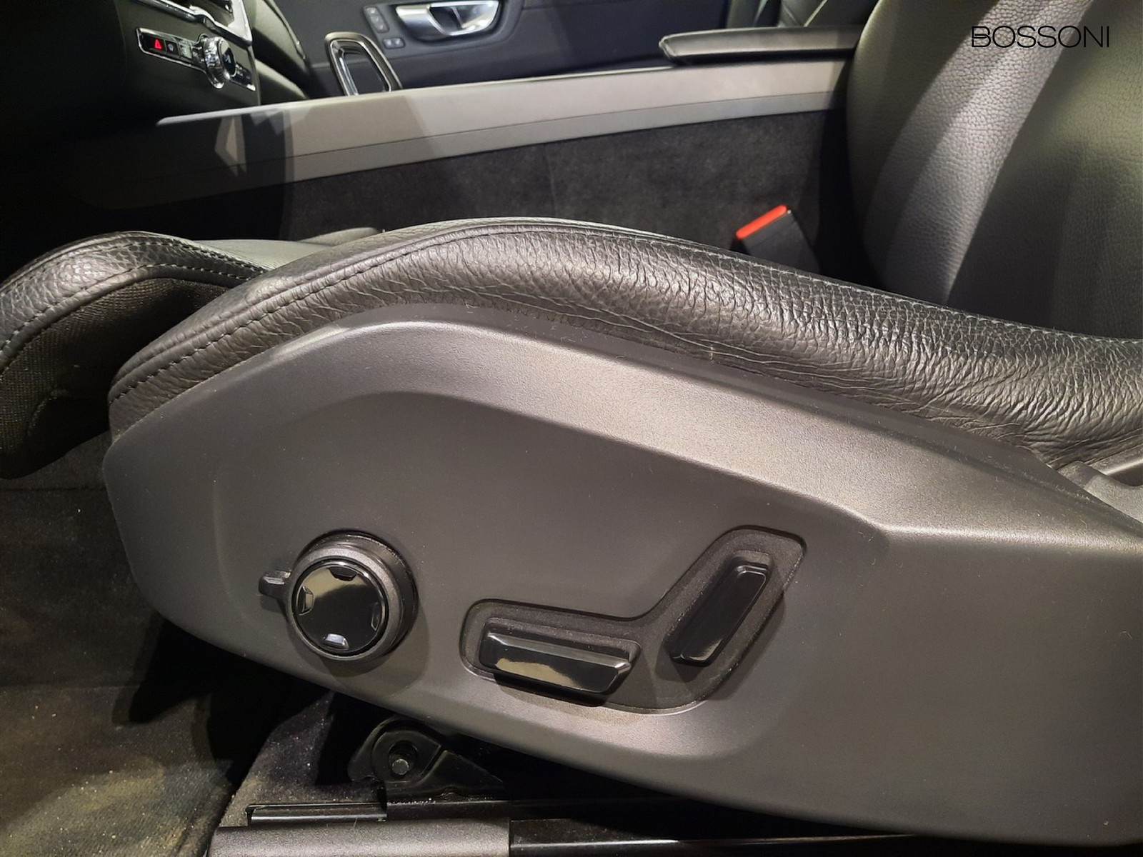 21 - Volvo XC60 2.0 b4 plus bright automatico