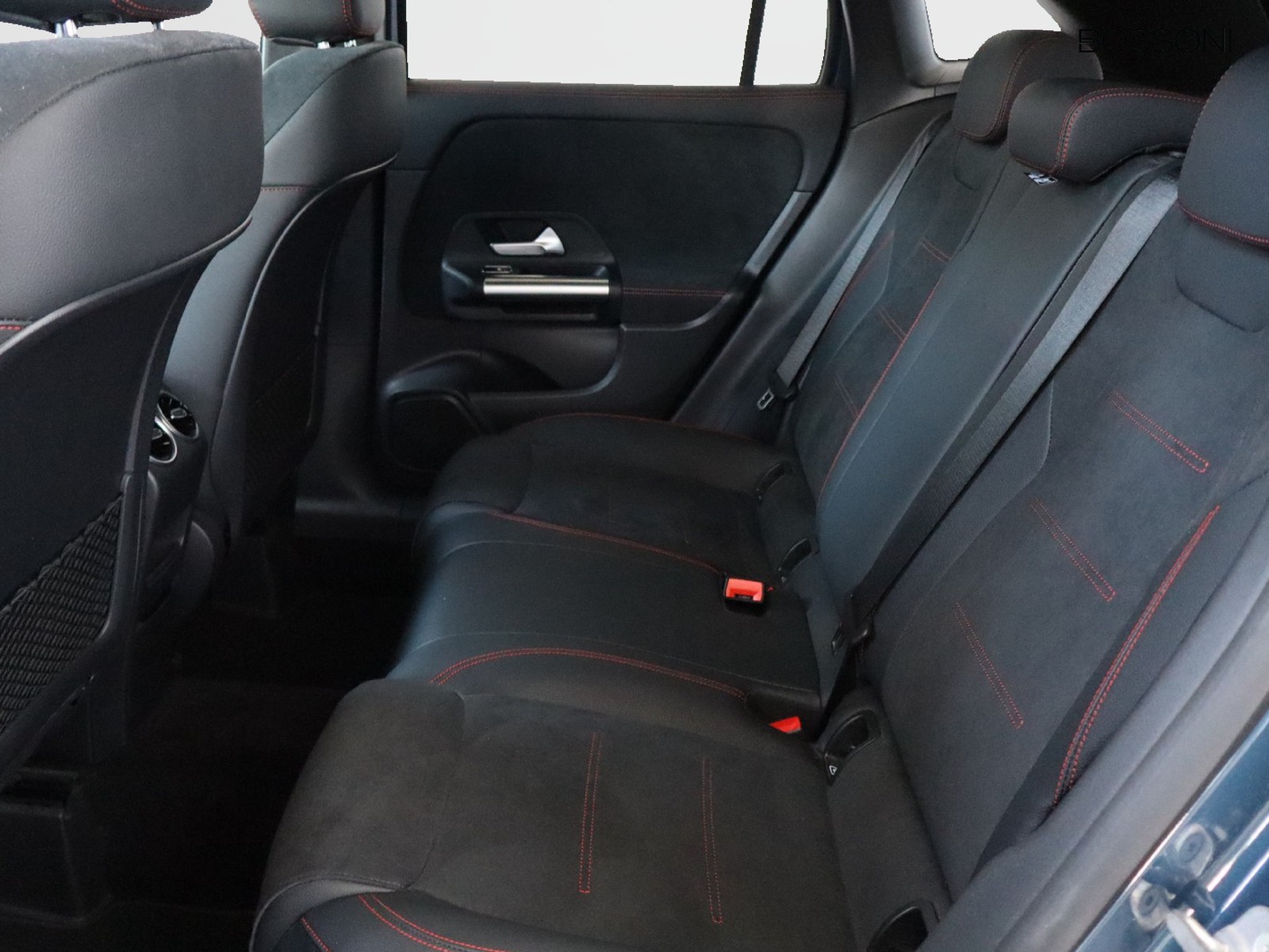 8 - Mercedes GLA 200 d premium 8g-dct