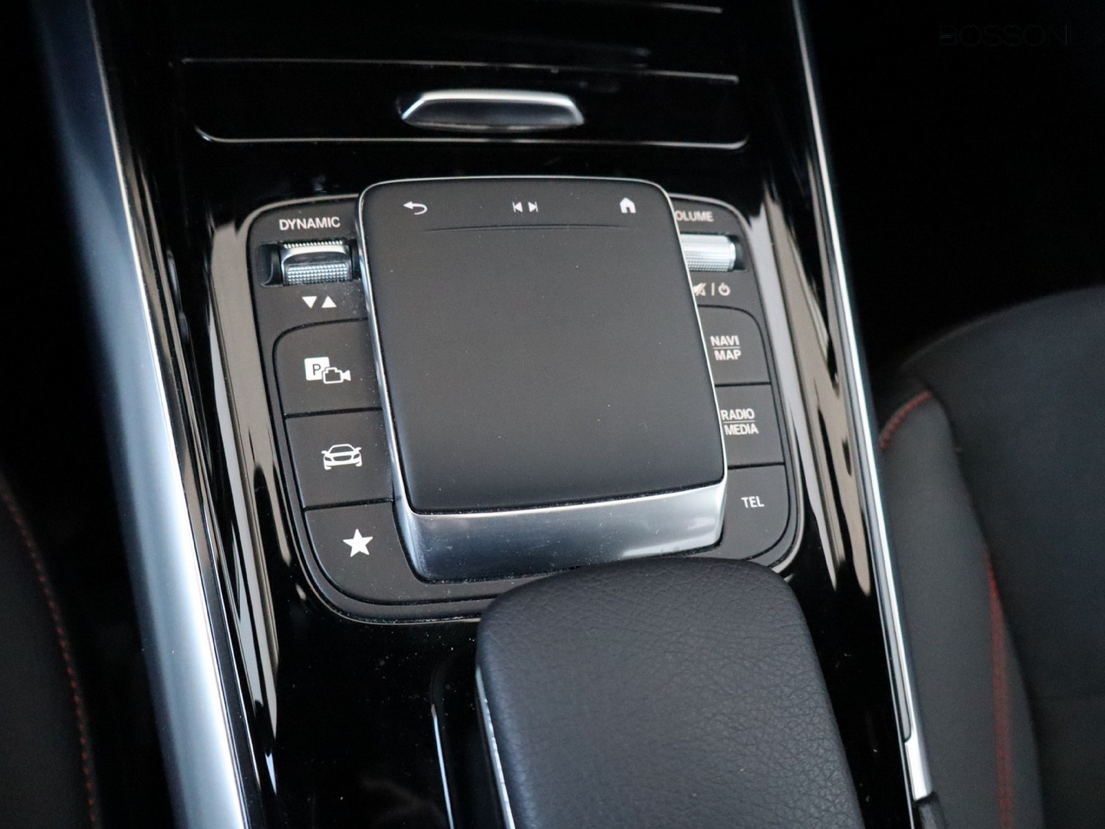 14 - Mercedes GLA 200 d premium 8g-dct