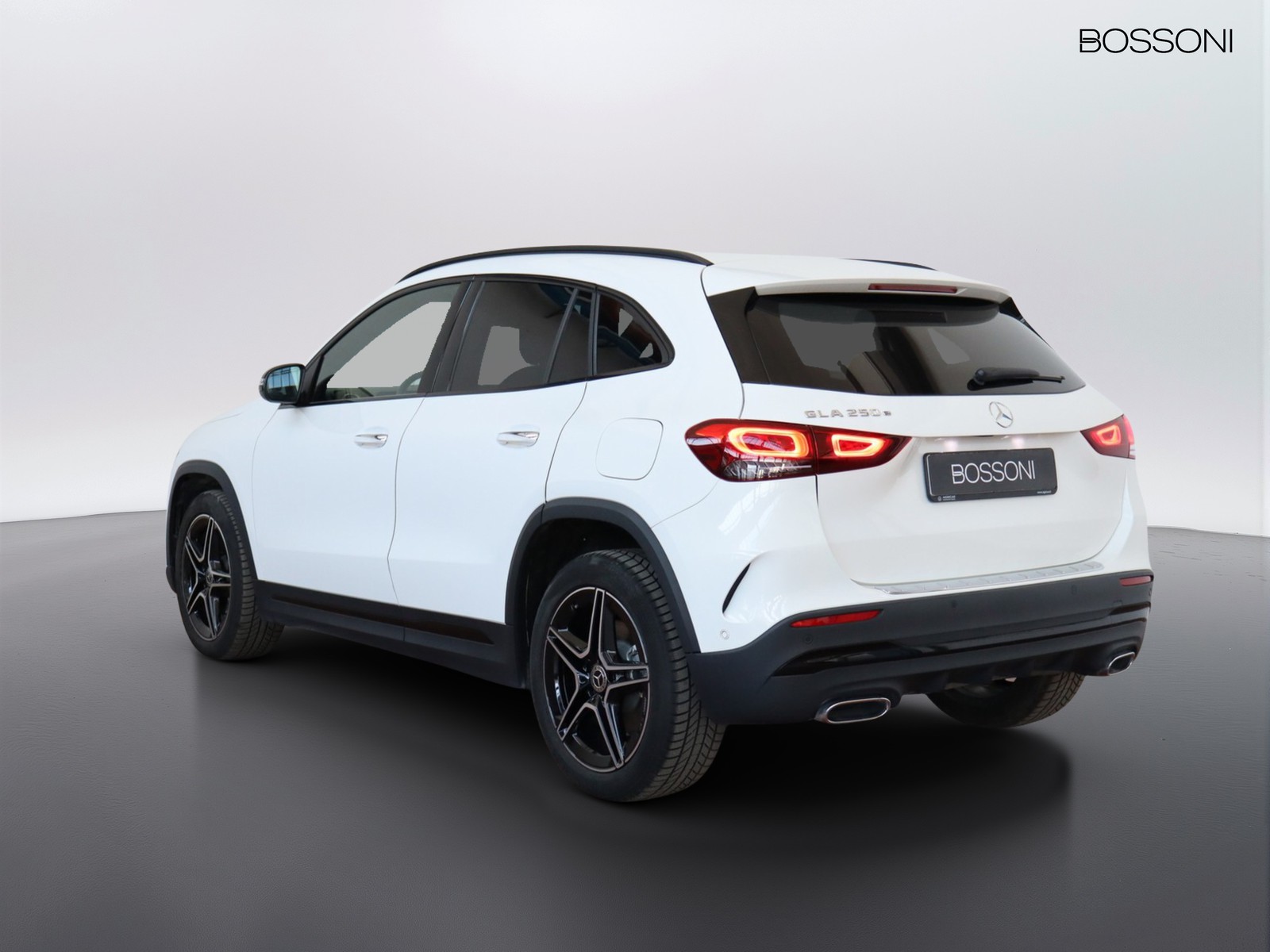 5 - Mercedes GLA 250 e plug in hybrid (e eq-power) premium 8g-dct