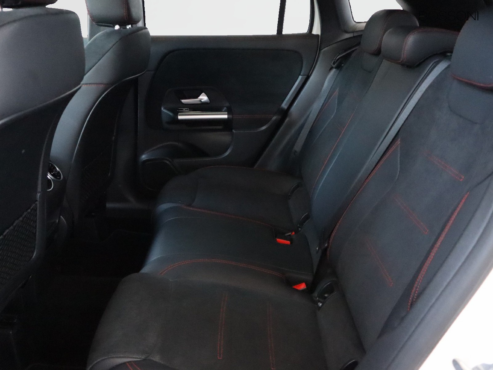 8 - Mercedes GLA 250 e plug in hybrid (e eq-power) premium 8g-dct