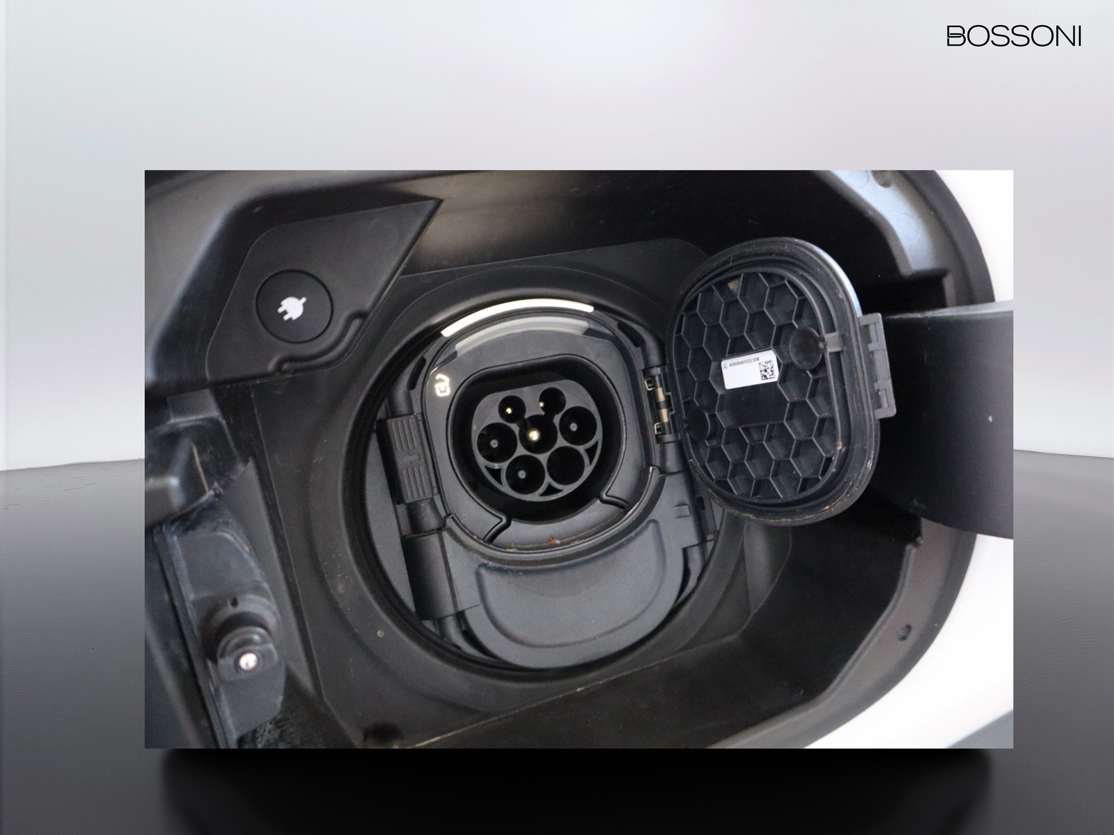 18 - Mercedes GLA 250 e plug in hybrid (e eq-power) premium 8g-dct