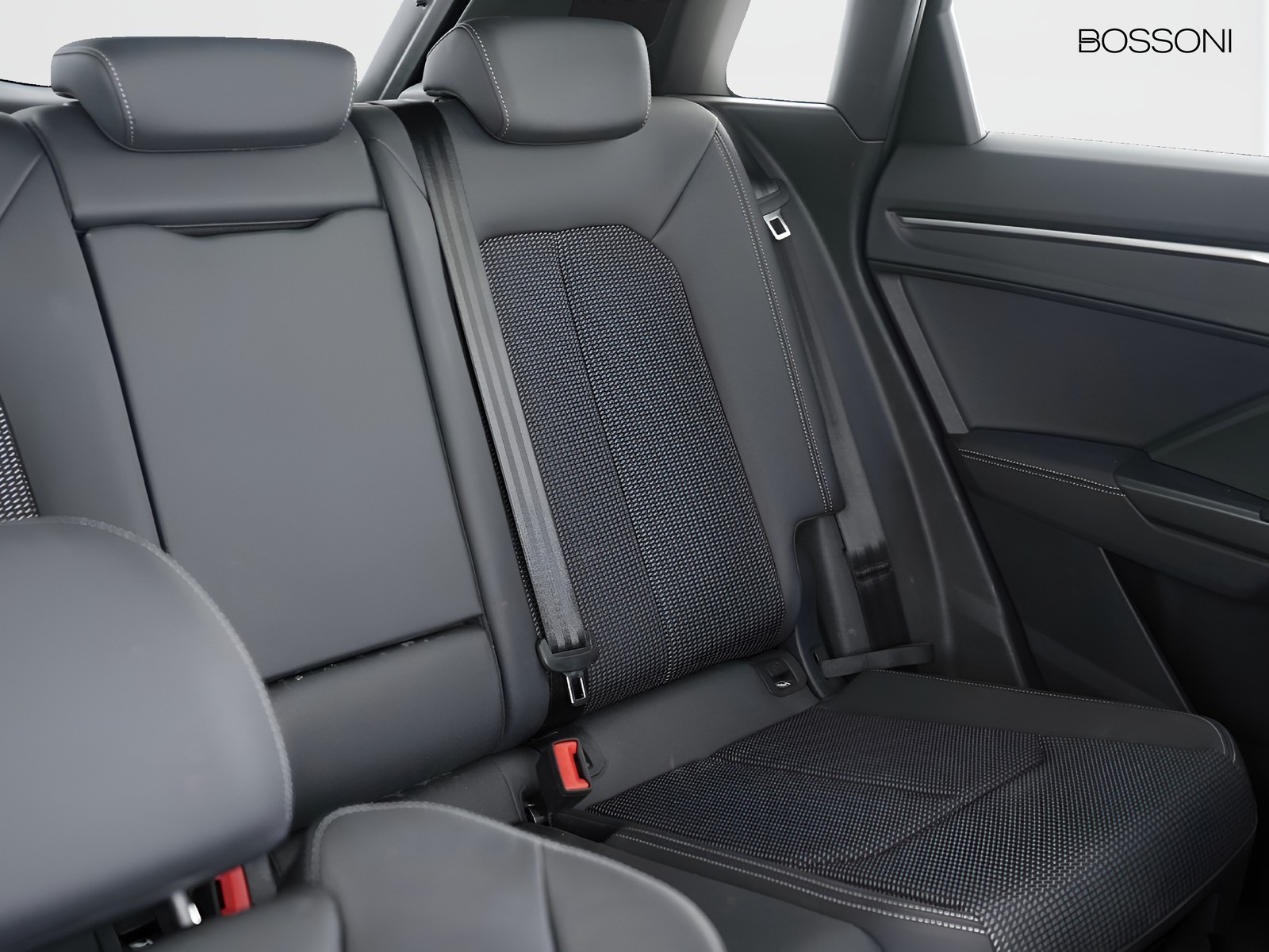 21 - Audi Q3 35 2.0 tdi s line edition s tronic