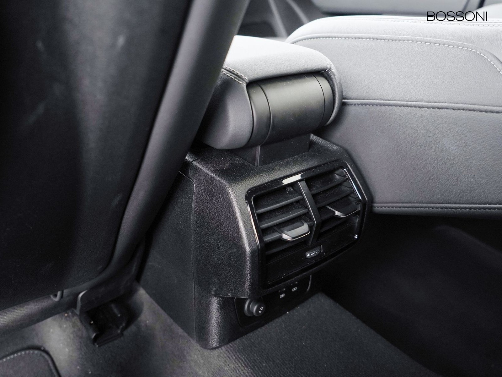 27 - Audi Q3 35 2.0 tdi s line edition s tronic