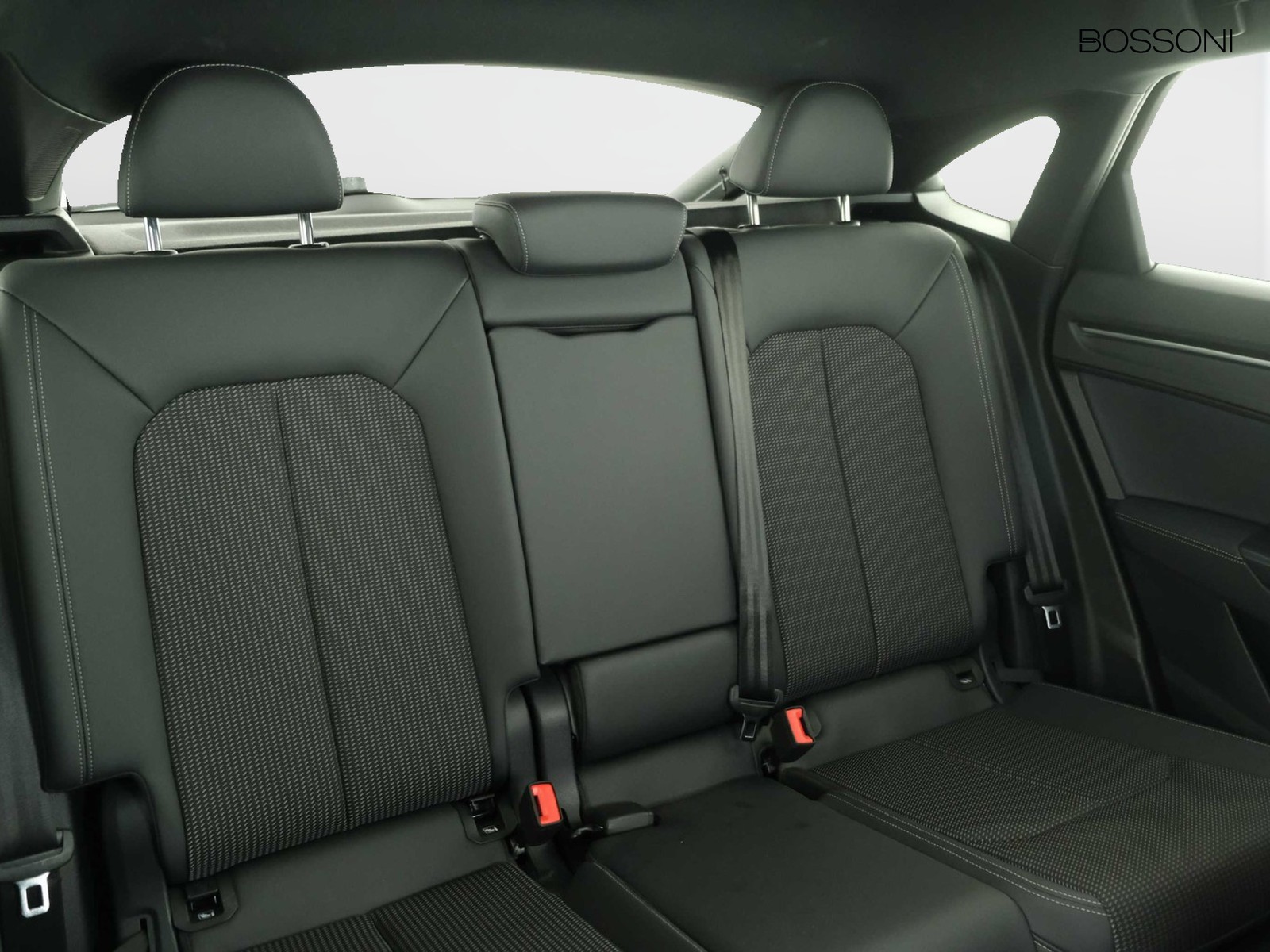 36 - Audi Q3 sportback 35 2.0 tdi s line edition s tronic