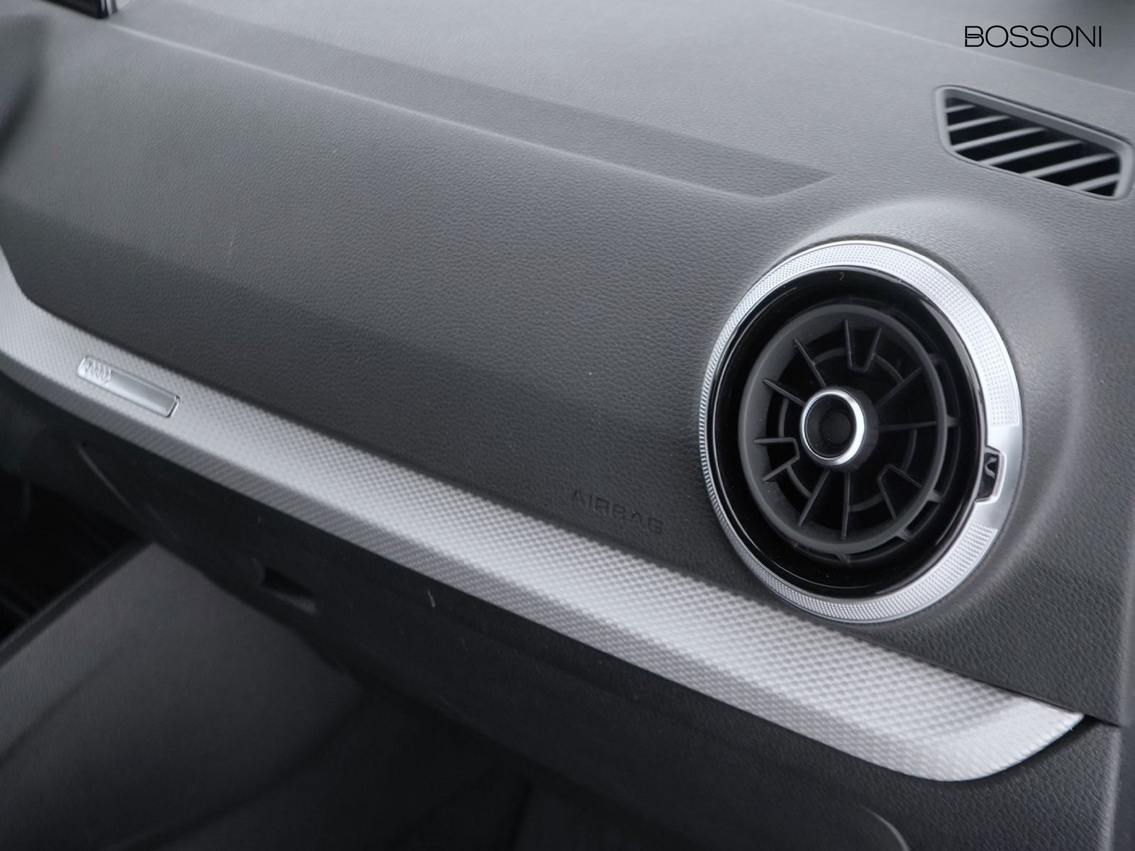 18 - Audi Q2 35 1.5 tfsi s line edition s tronic