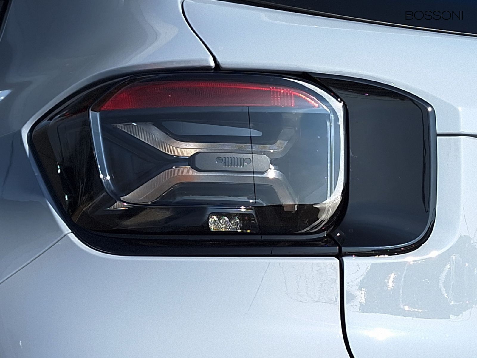 15 - Jeep Avenger 1.2 turbo e-hybrid mhev 145cv upland 4xe