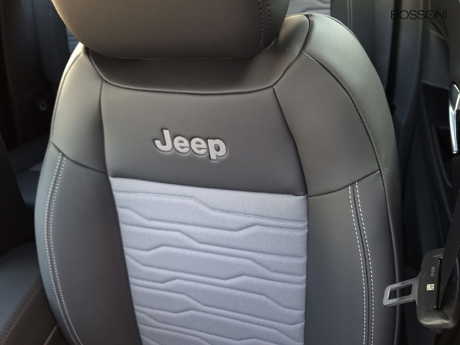 21 - Jeep Avenger 1.2 turbo e-hybrid mhev 145cv upland 4xe