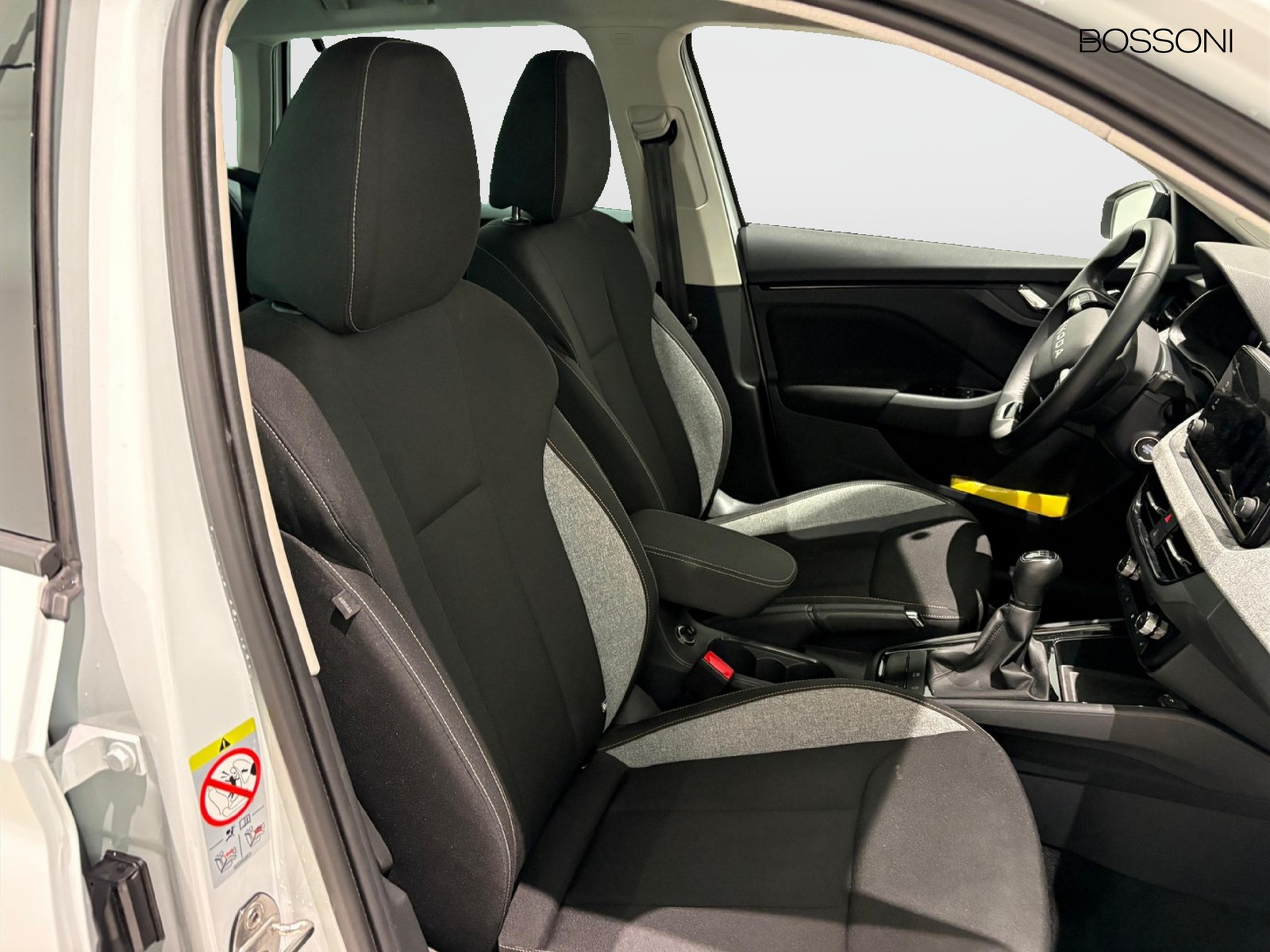 11 - Skoda Kamiq 1.0 tsi 115cv black dots