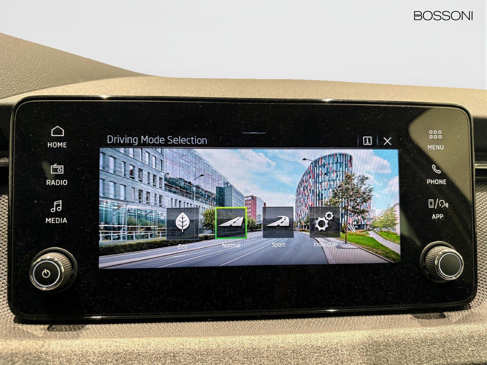 18 - Skoda Kamiq 1.0 tsi 115cv black dots