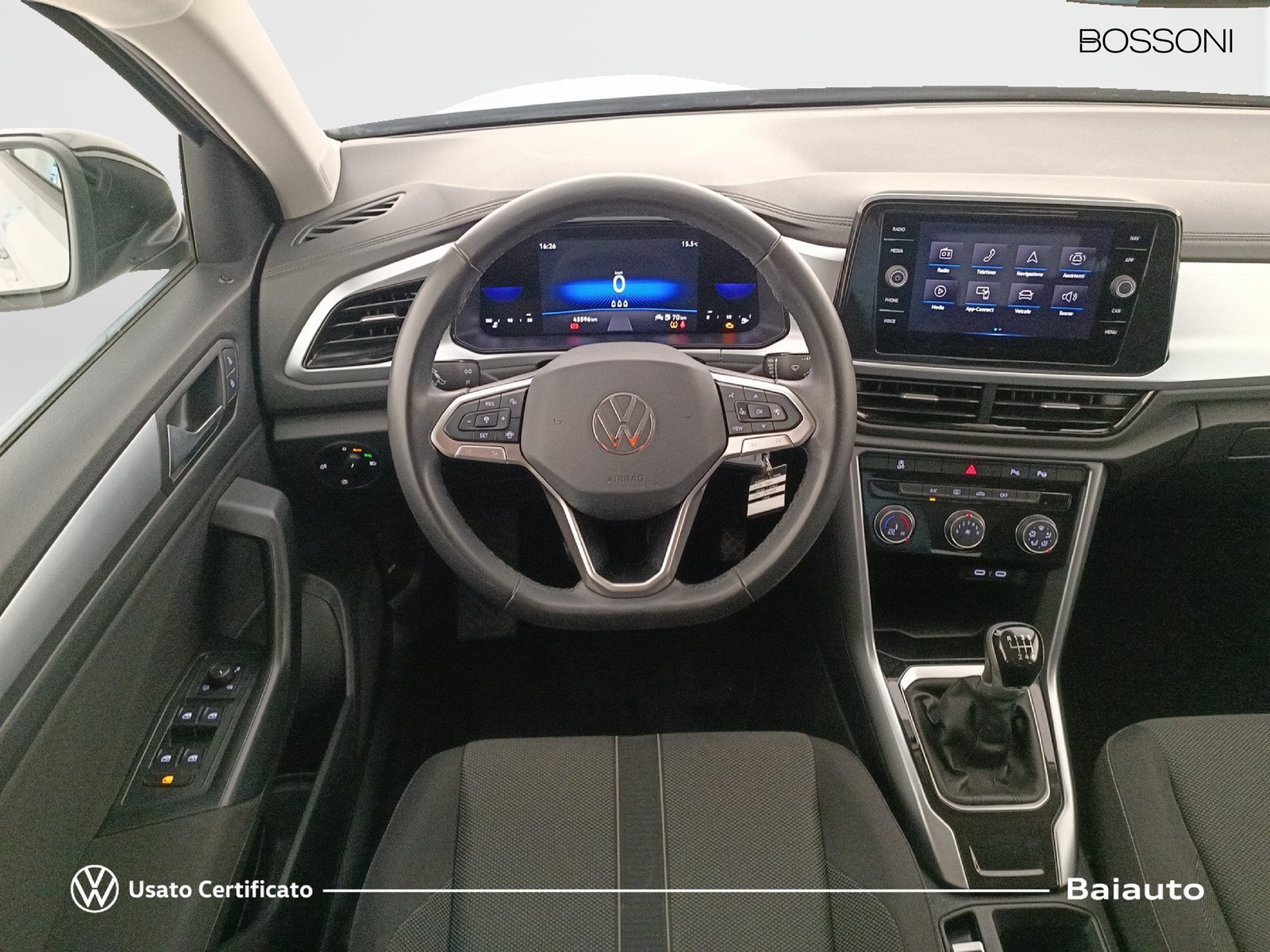 8 - Volkswagen T-Roc 1.0 tsi 110cv life