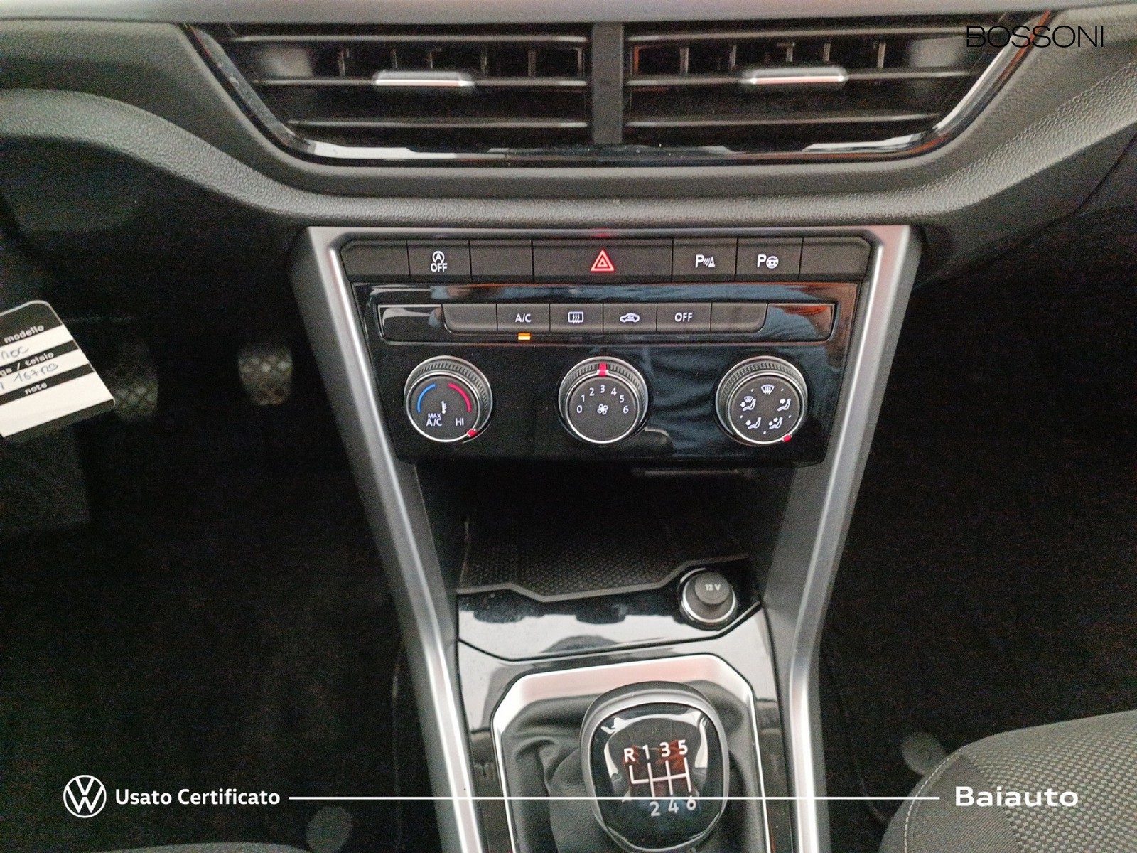 11 - Volkswagen T-Roc 1.0 tsi 110cv life