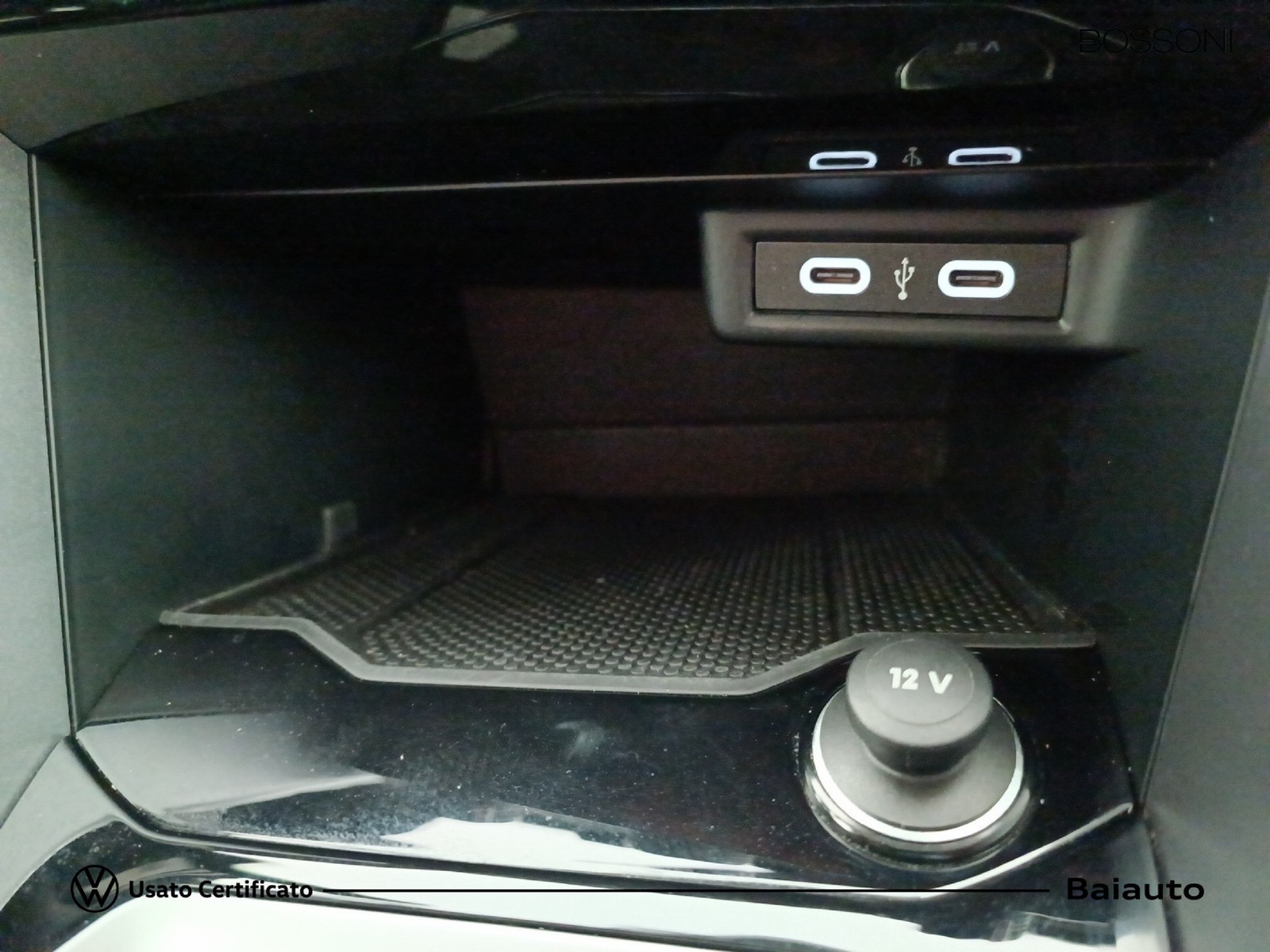 12 - Volkswagen T-Roc 1.0 tsi 110cv life