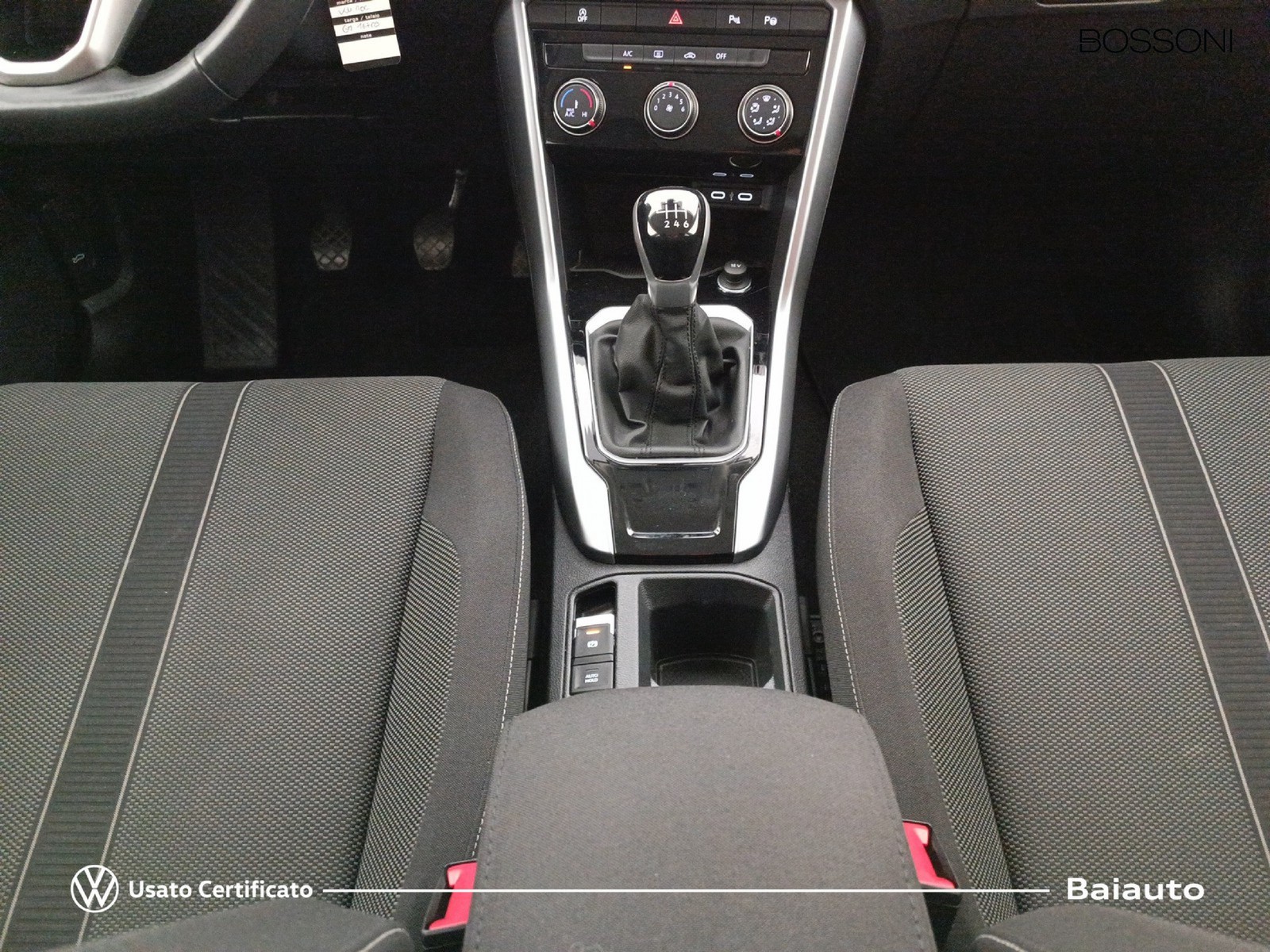 14 - Volkswagen T-Roc 1.0 tsi 110cv life