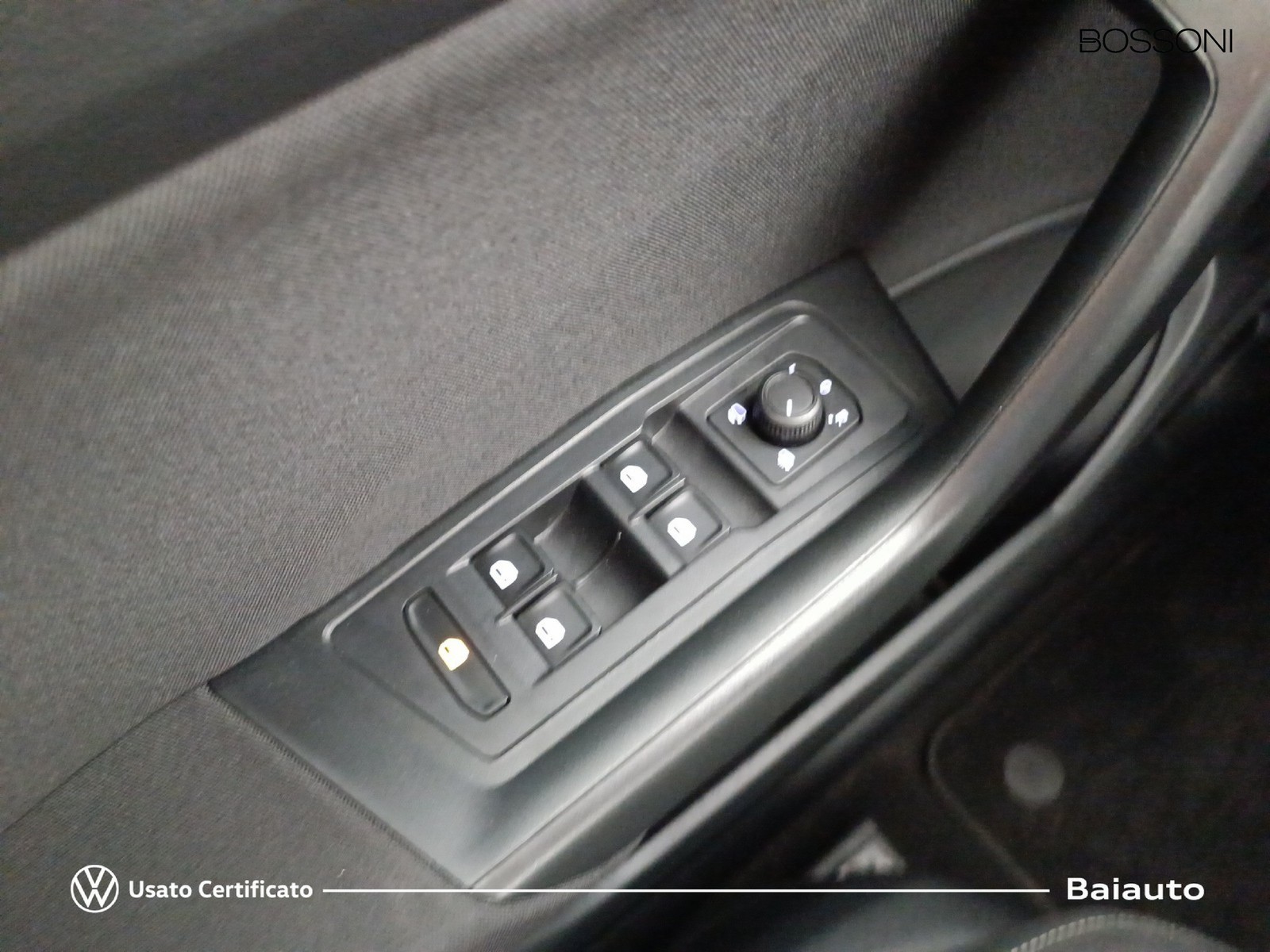 18 - Volkswagen T-Roc 1.0 tsi 110cv life