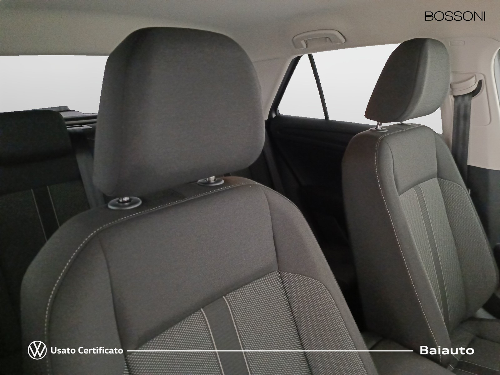 22 - Volkswagen T-Roc 1.0 tsi 110cv life