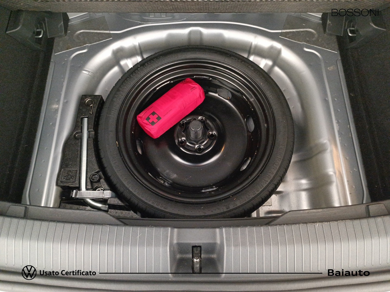 28 - Volkswagen T-Roc 1.0 tsi 110cv life