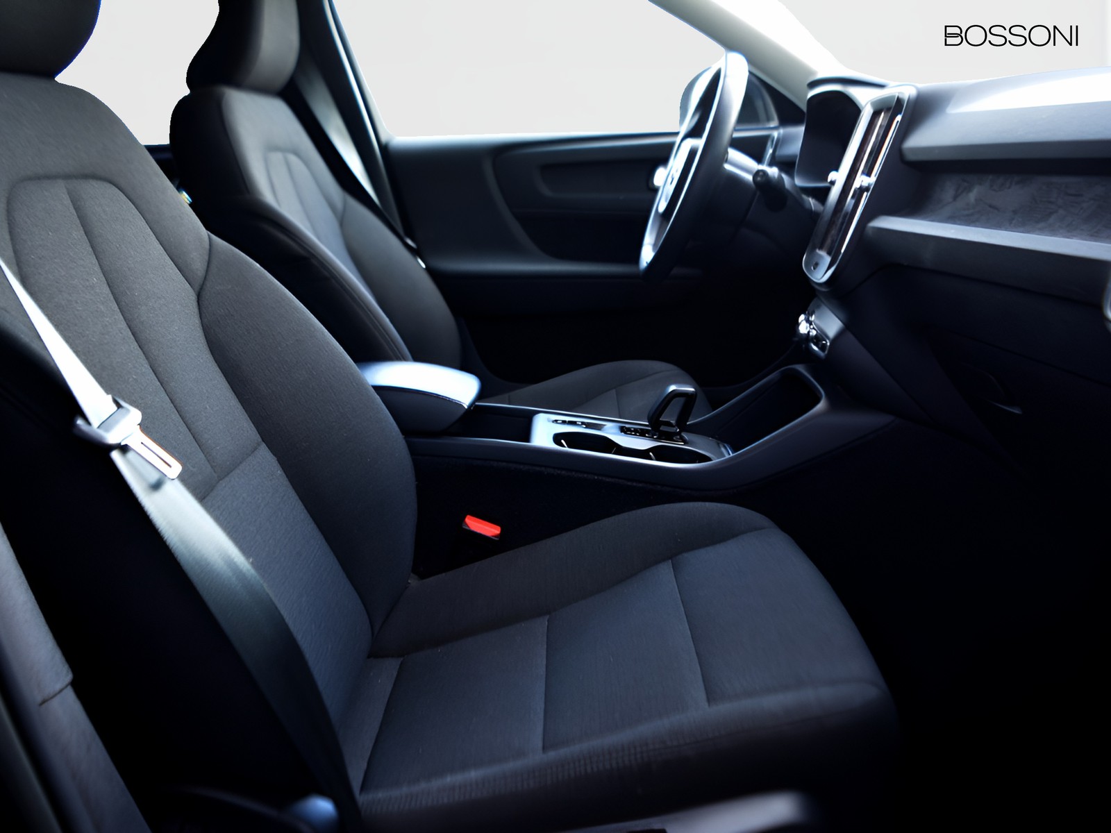 5 - Volvo XC40 1.5 t4 recharge plug-in-hybrid essential automatico