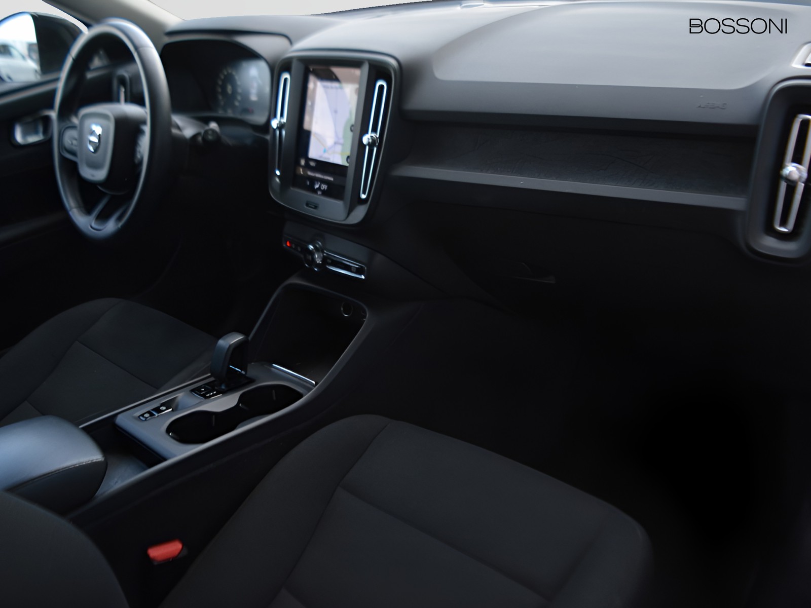 8 - Volvo XC40 1.5 t4 recharge plug-in-hybrid essential automatico