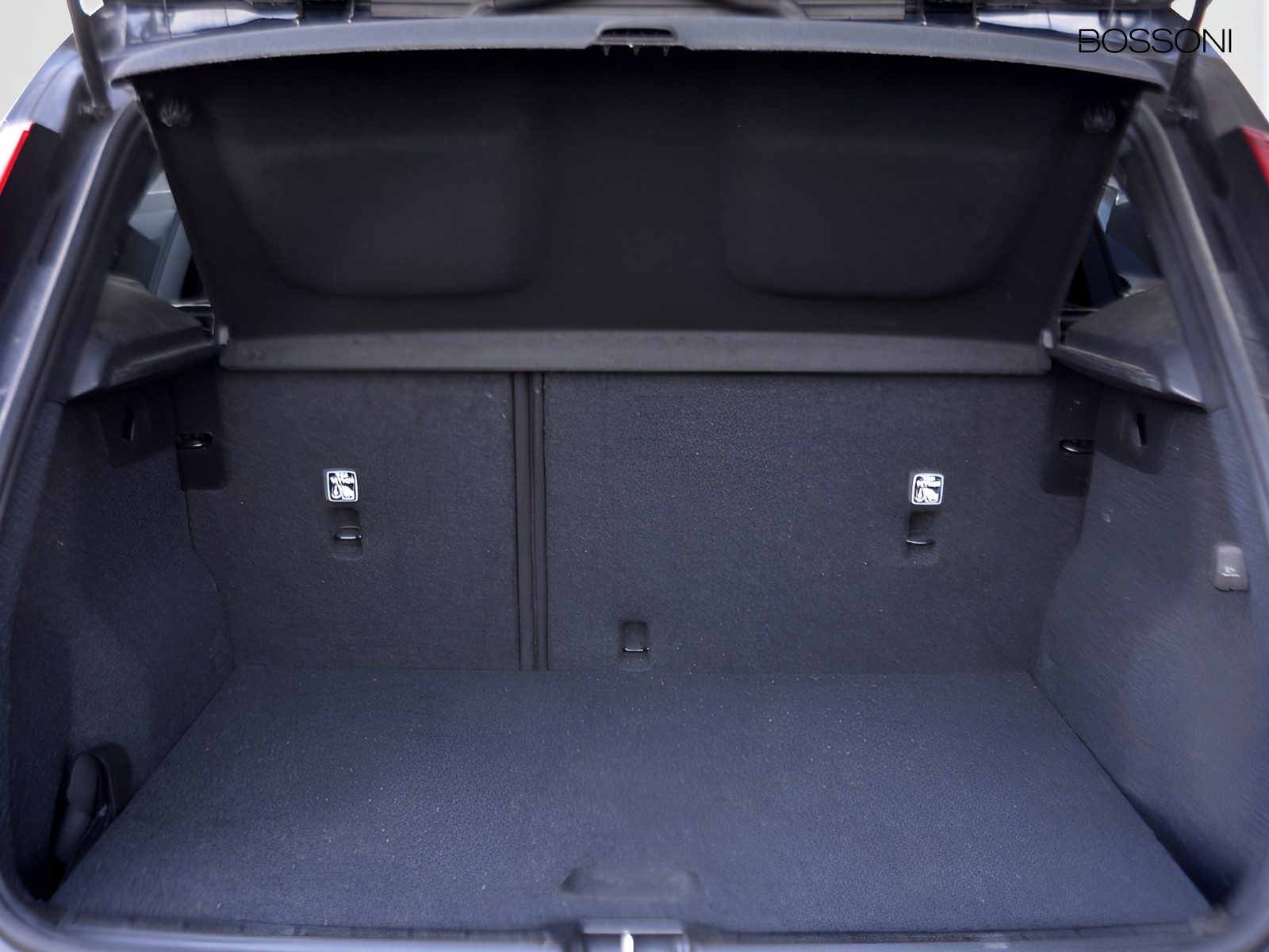 16 - Volvo XC40 1.5 t4 recharge plug-in-hybrid essential automatico