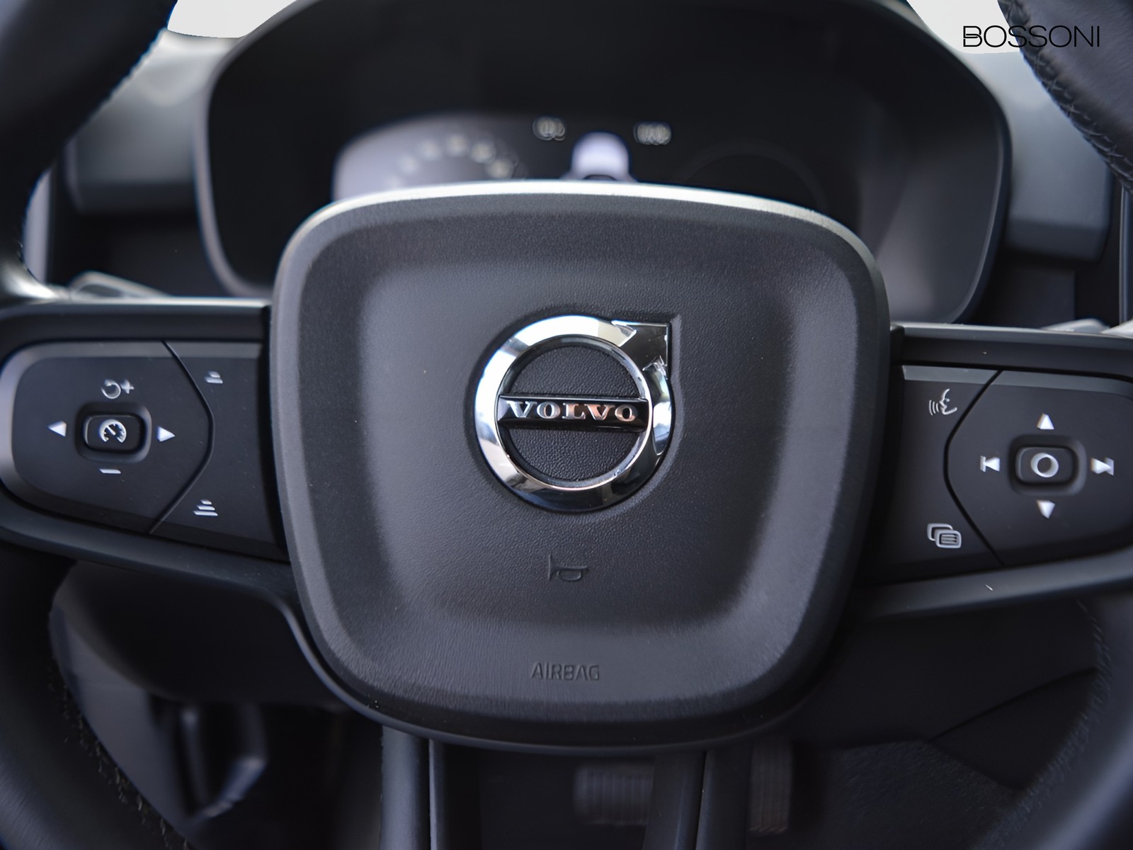 18 - Volvo XC40 1.5 t4 recharge plug-in-hybrid essential automatico