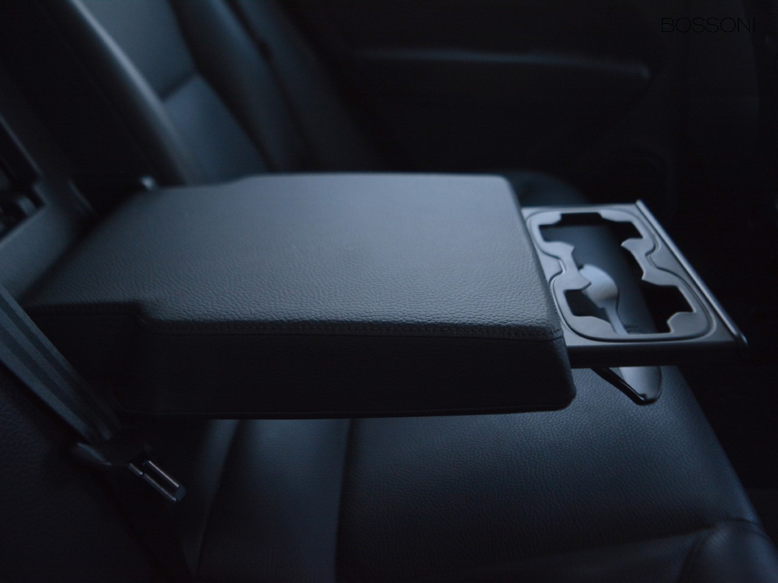 6 - Volvo XC60 2.0 b4 plus dark awd automatico