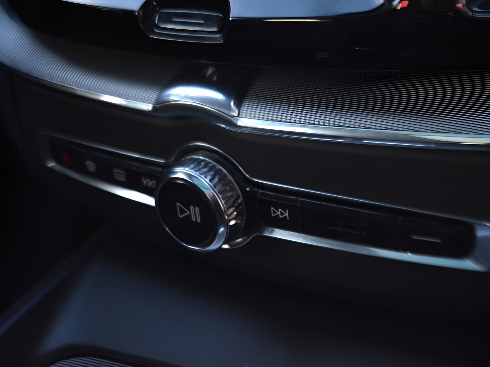 11 - Volvo XC60 2.0 b4 plus dark awd automatico