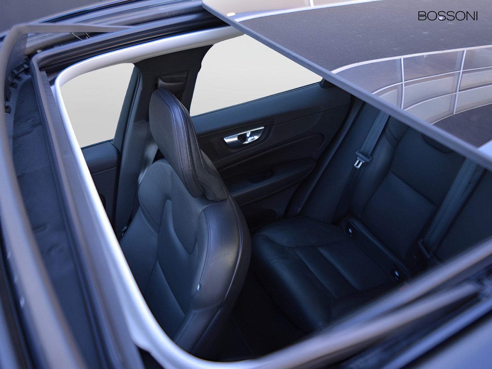 14 - Volvo XC60 2.0 b4 plus dark awd automatico