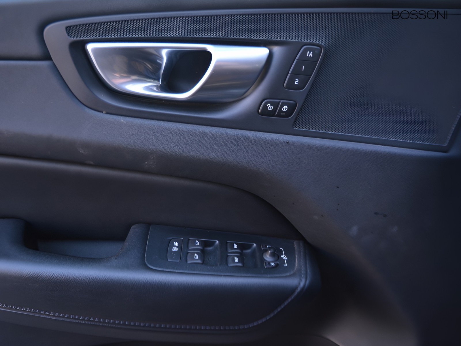 15 - Volvo XC60 2.0 b4 plus dark awd automatico