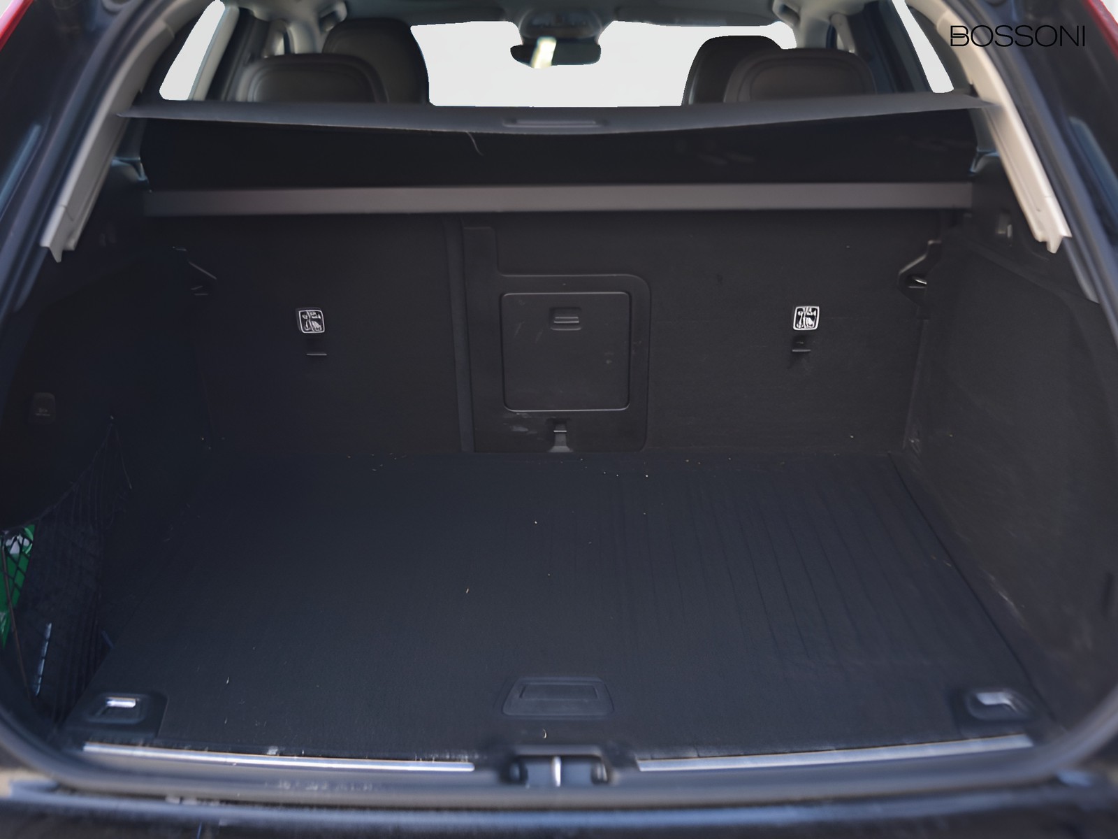 16 - Volvo XC60 2.0 b4 plus dark awd automatico