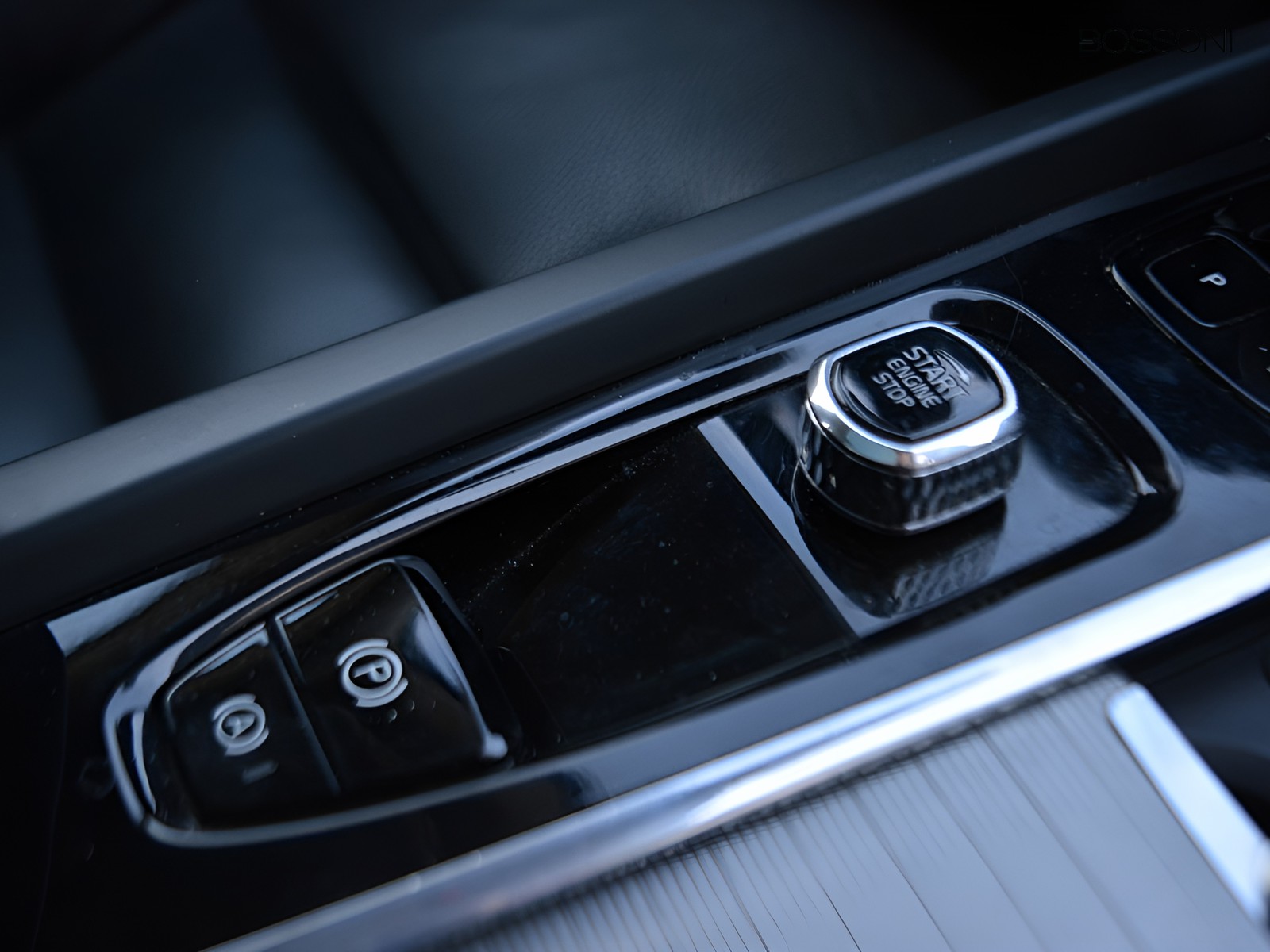 20 - Volvo XC60 2.0 b4 plus dark awd automatico