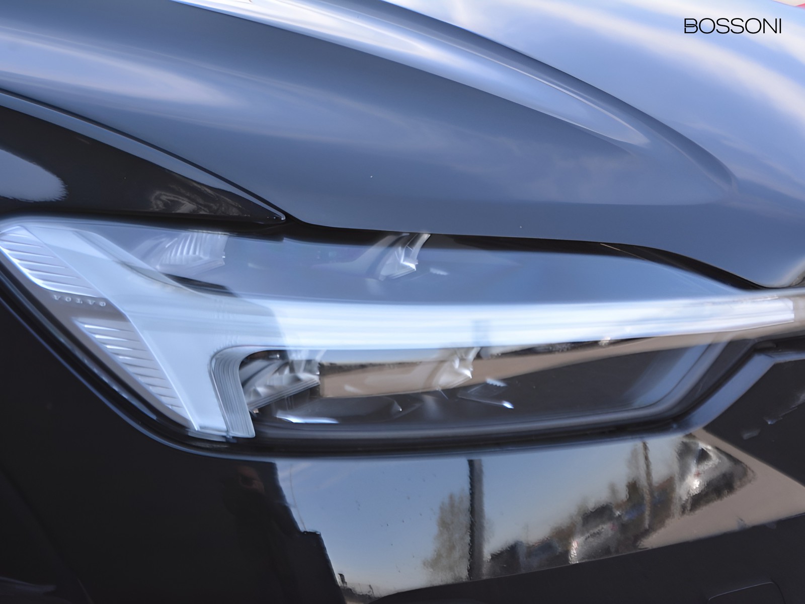 22 - Volvo XC60 2.0 b4 plus dark awd automatico