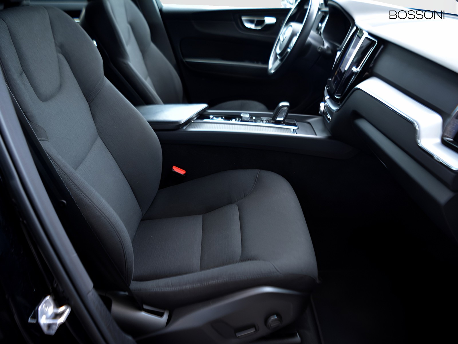 6 - Volvo XC60 2.0 b4 momentum awd geartronic my20