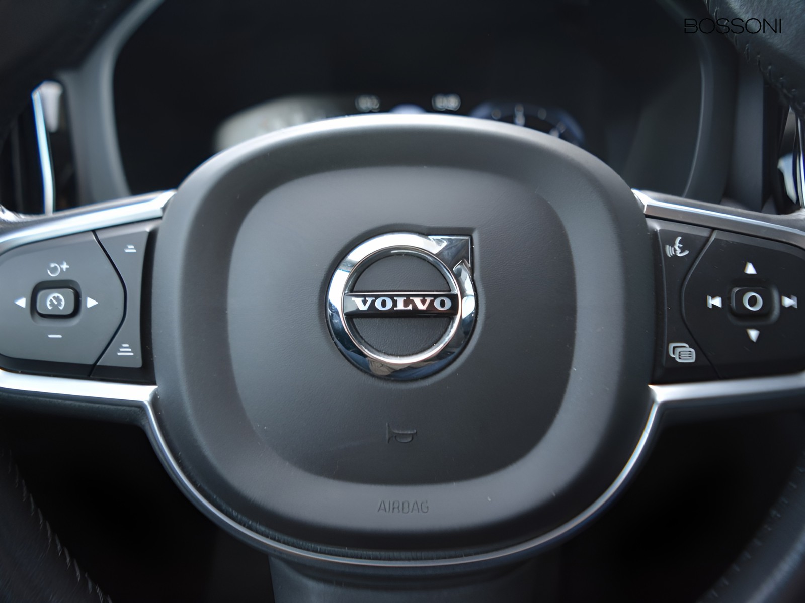 11 - Volvo XC60 2.0 b4 momentum awd geartronic my20