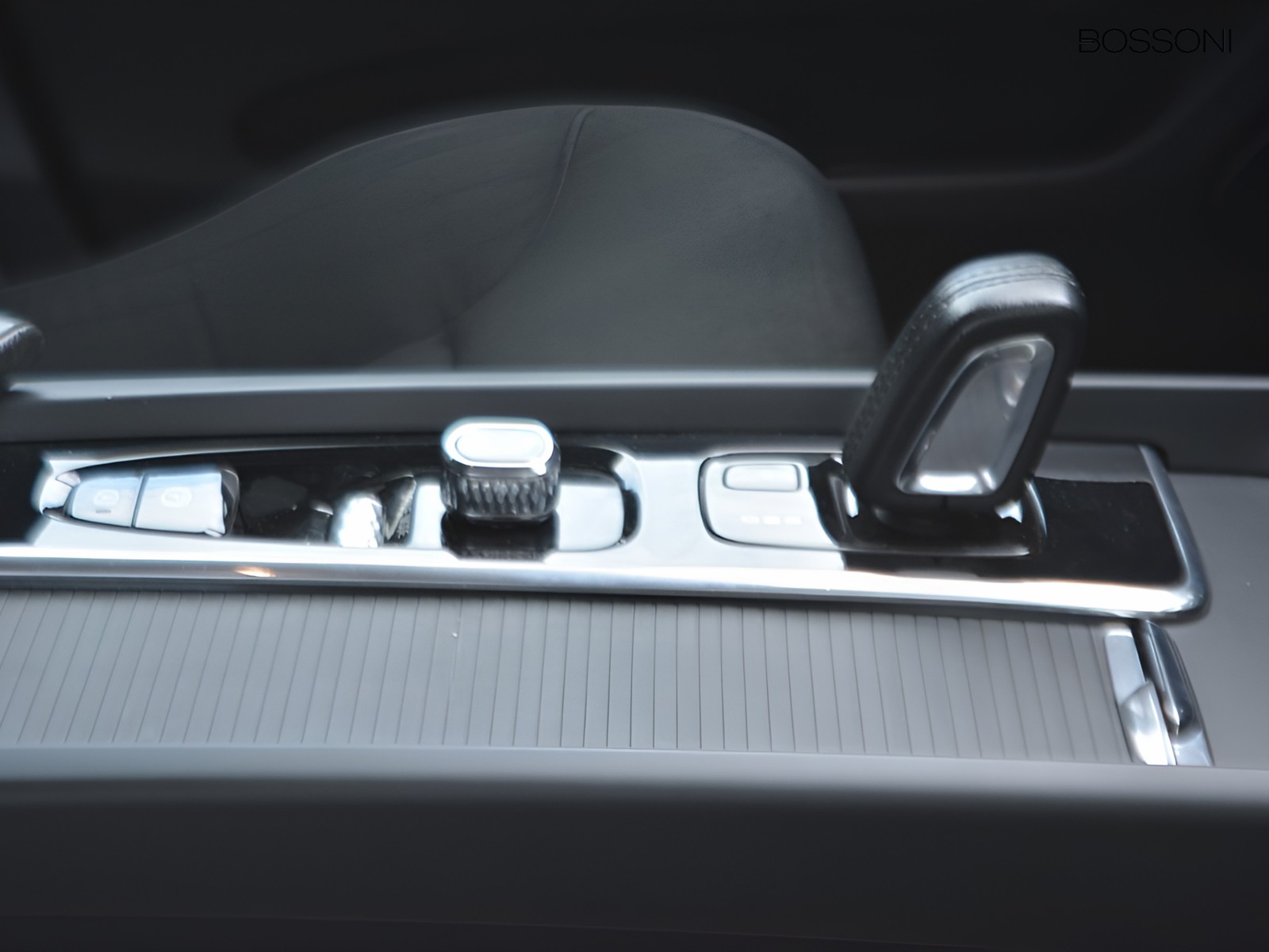 17 - Volvo XC60 2.0 b4 momentum awd geartronic my20