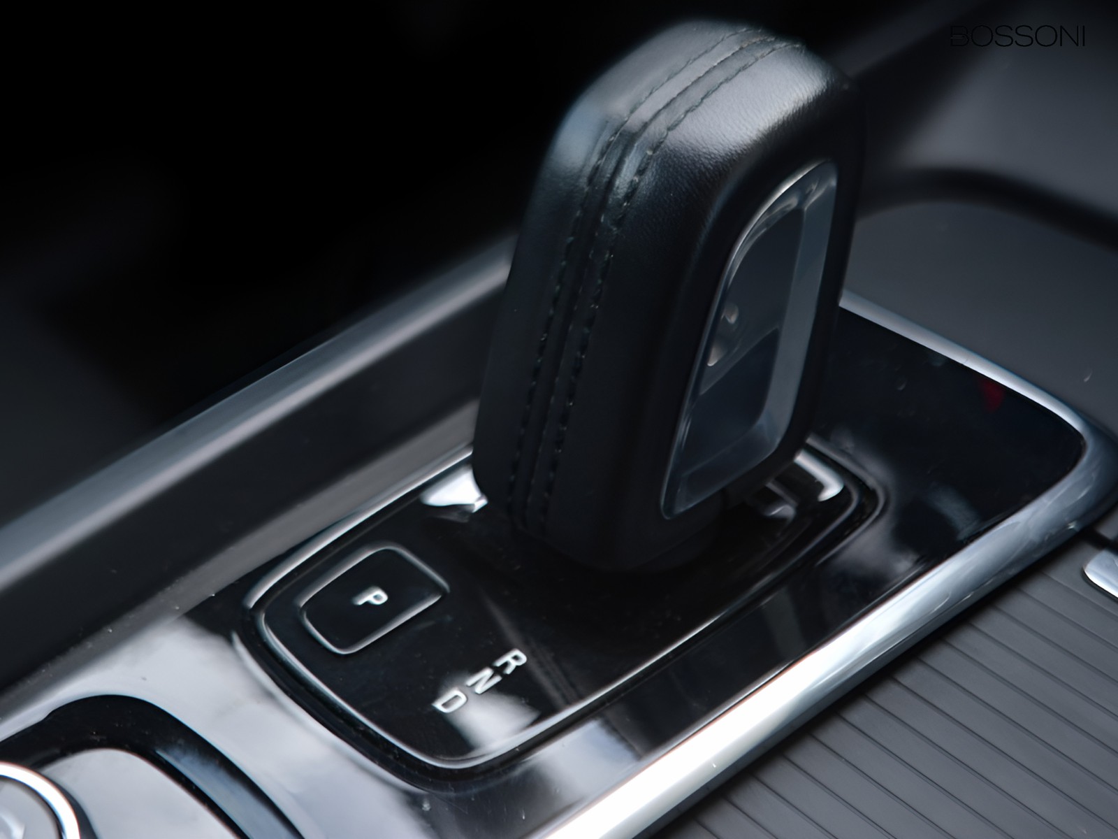 18 - Volvo XC60 2.0 b4 momentum awd geartronic my20