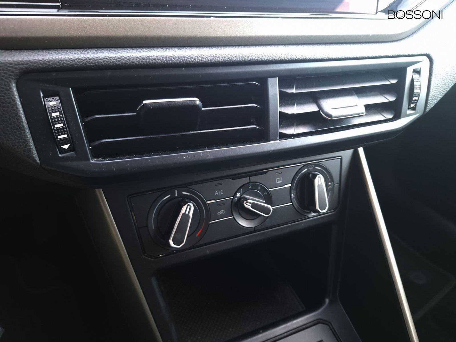 17 - Volkswagen Polo 1.0 tsi 95cv style