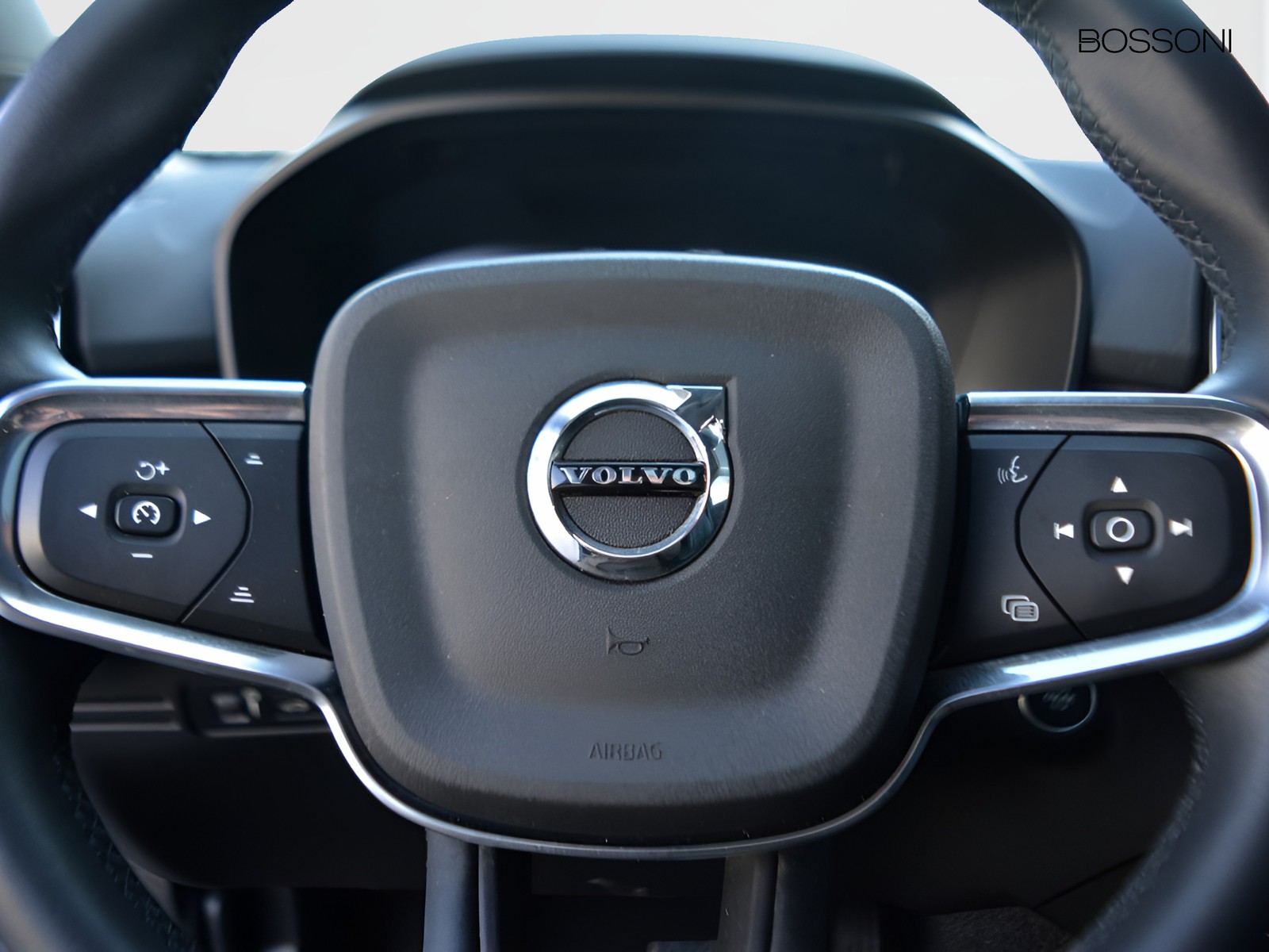 9 - Volvo XC40 1.5 t4 recharge plug-in-hybrid inscription geartronic my21