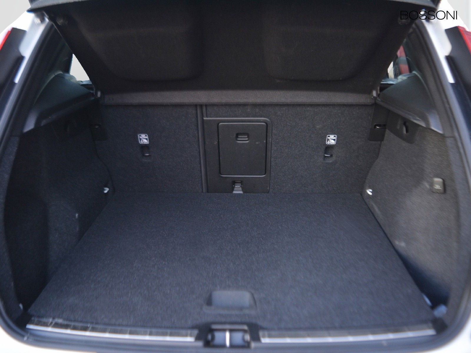 16 - Volvo XC40 1.5 t4 recharge plug-in-hybrid inscription geartronic my21